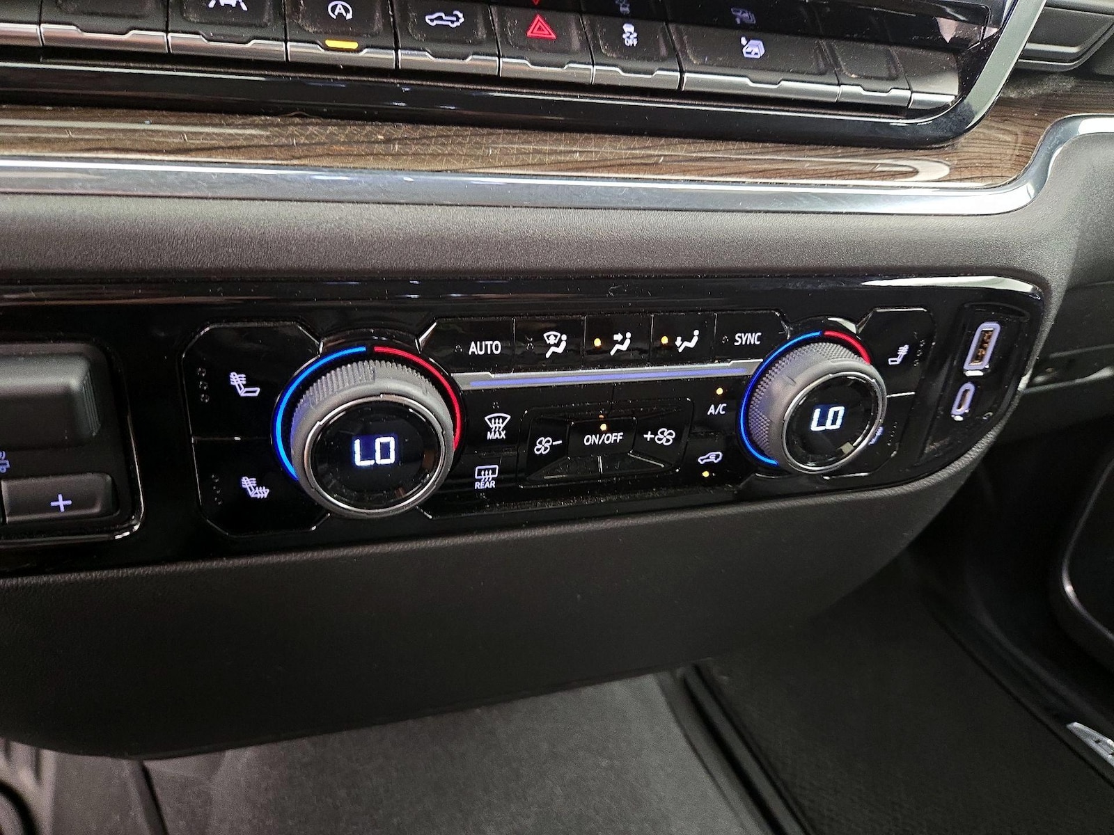 2022 Chevrolet Silverado 1500 LT - Photo 17