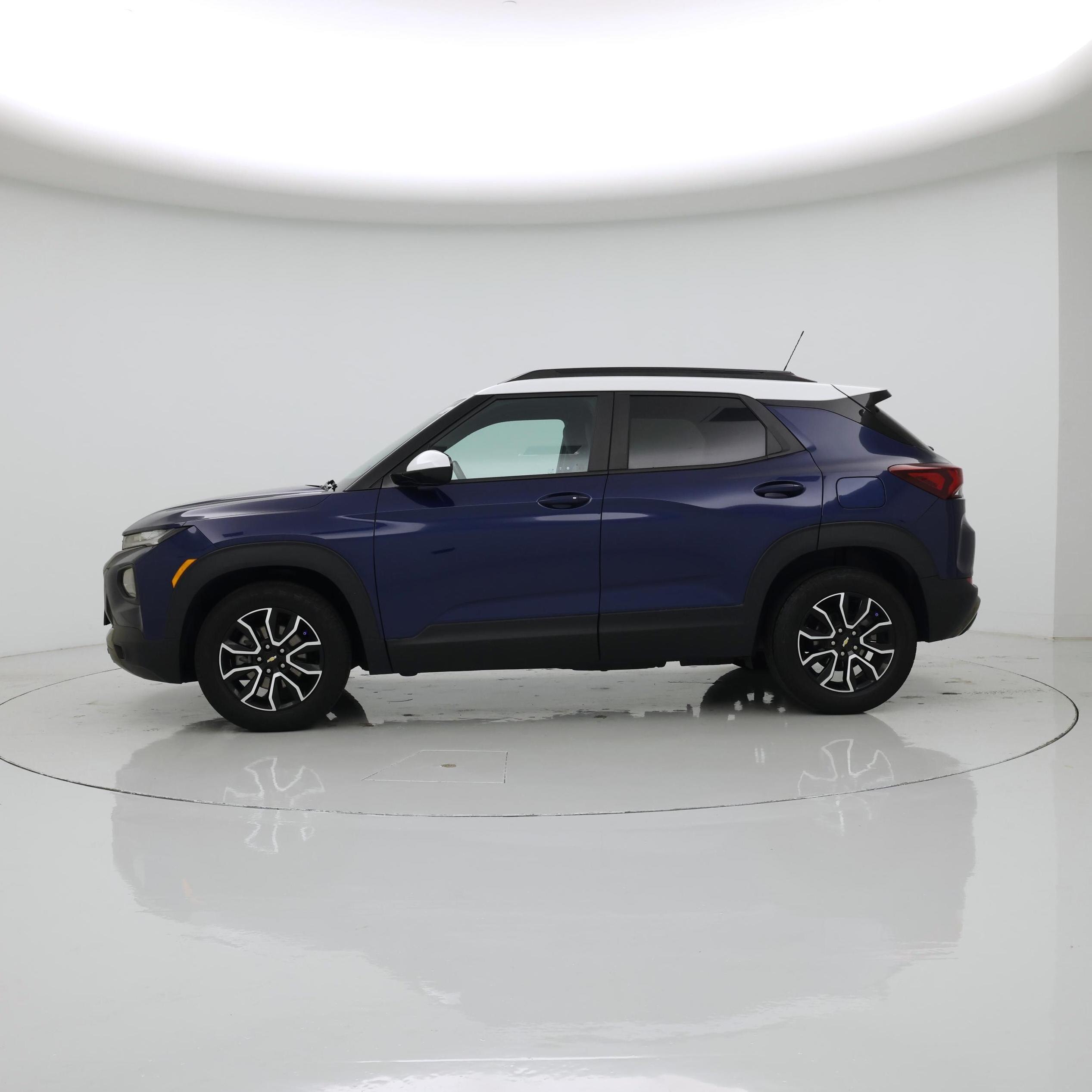 Thumbnail: 2023 Chevrolet TrailBlazer - 3