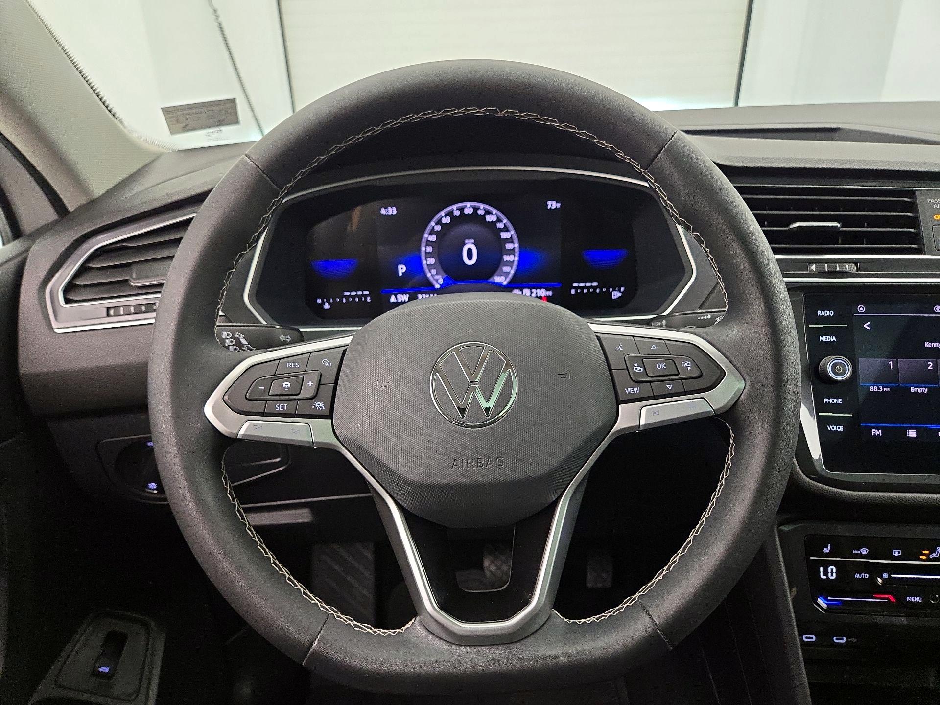 Thumbnail: 2023 Volkswagen Tiguan - 10