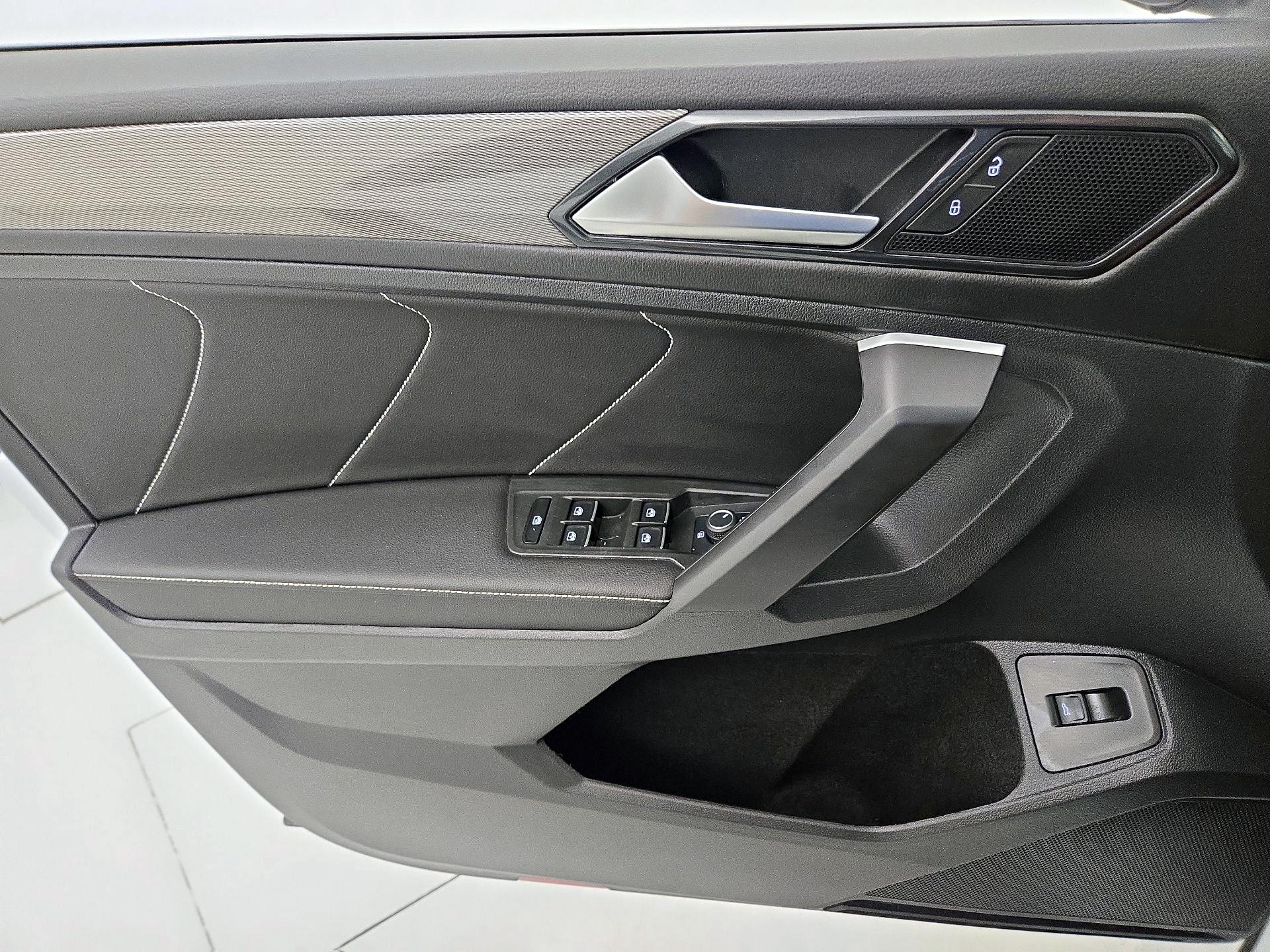 Thumbnail: 2023 Volkswagen Tiguan - 12