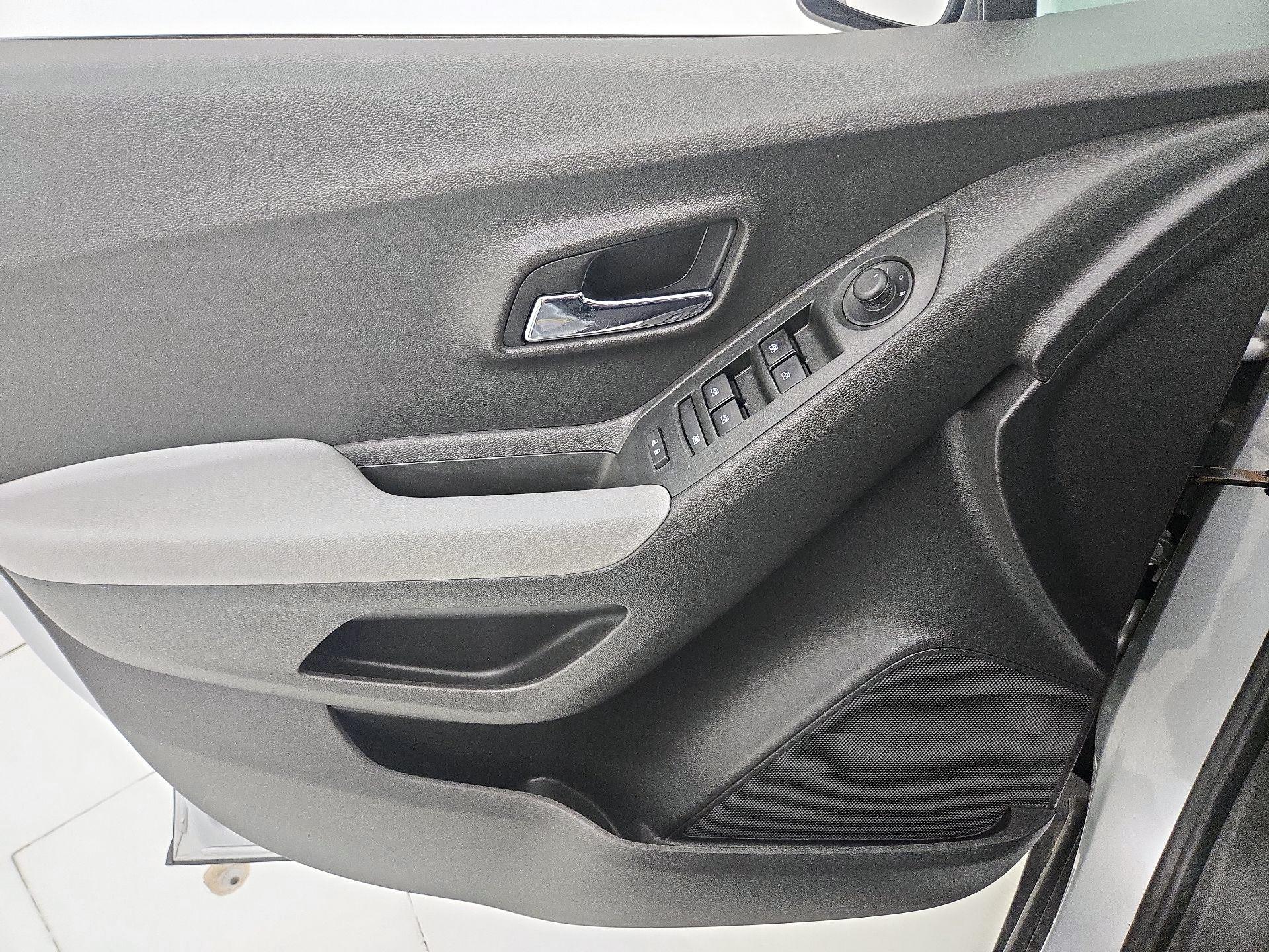 Thumbnail: 2020 Chevrolet Trax - 12