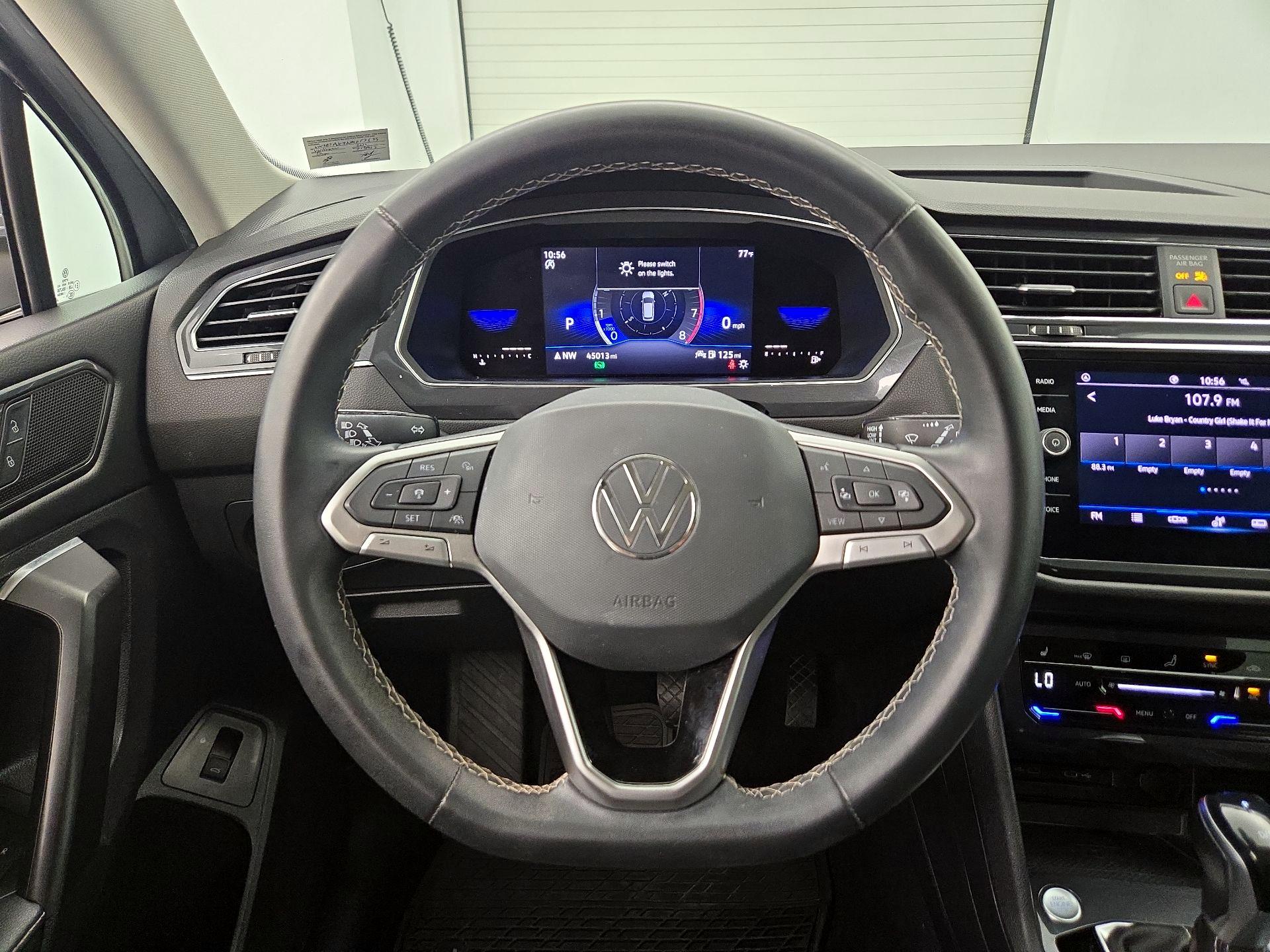 Thumbnail: 2022 Volkswagen Tiguan - 10