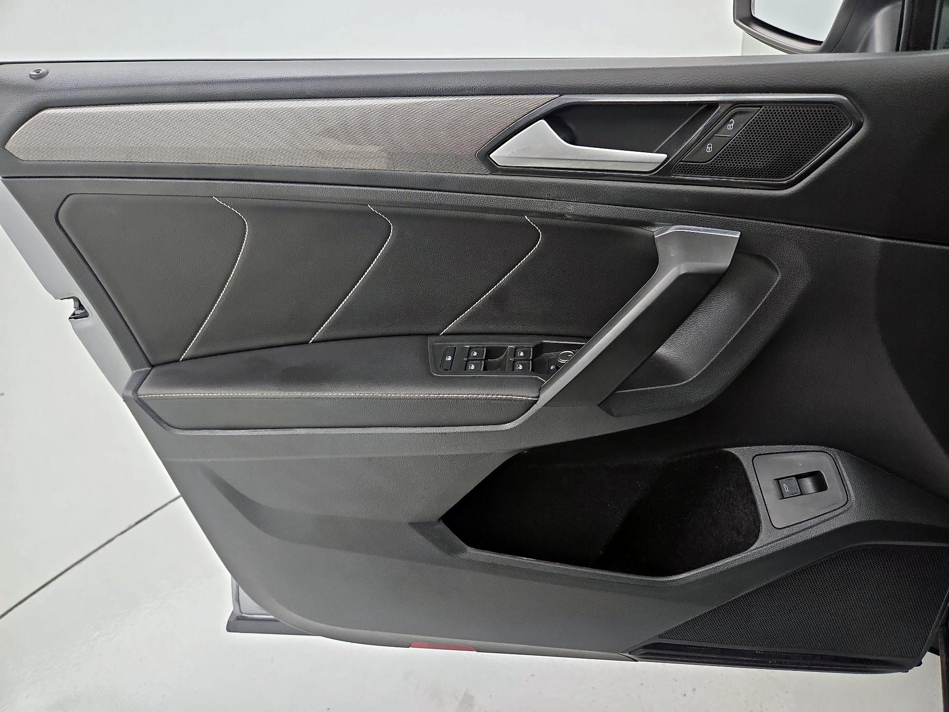 Thumbnail: 2022 Volkswagen Tiguan - 12