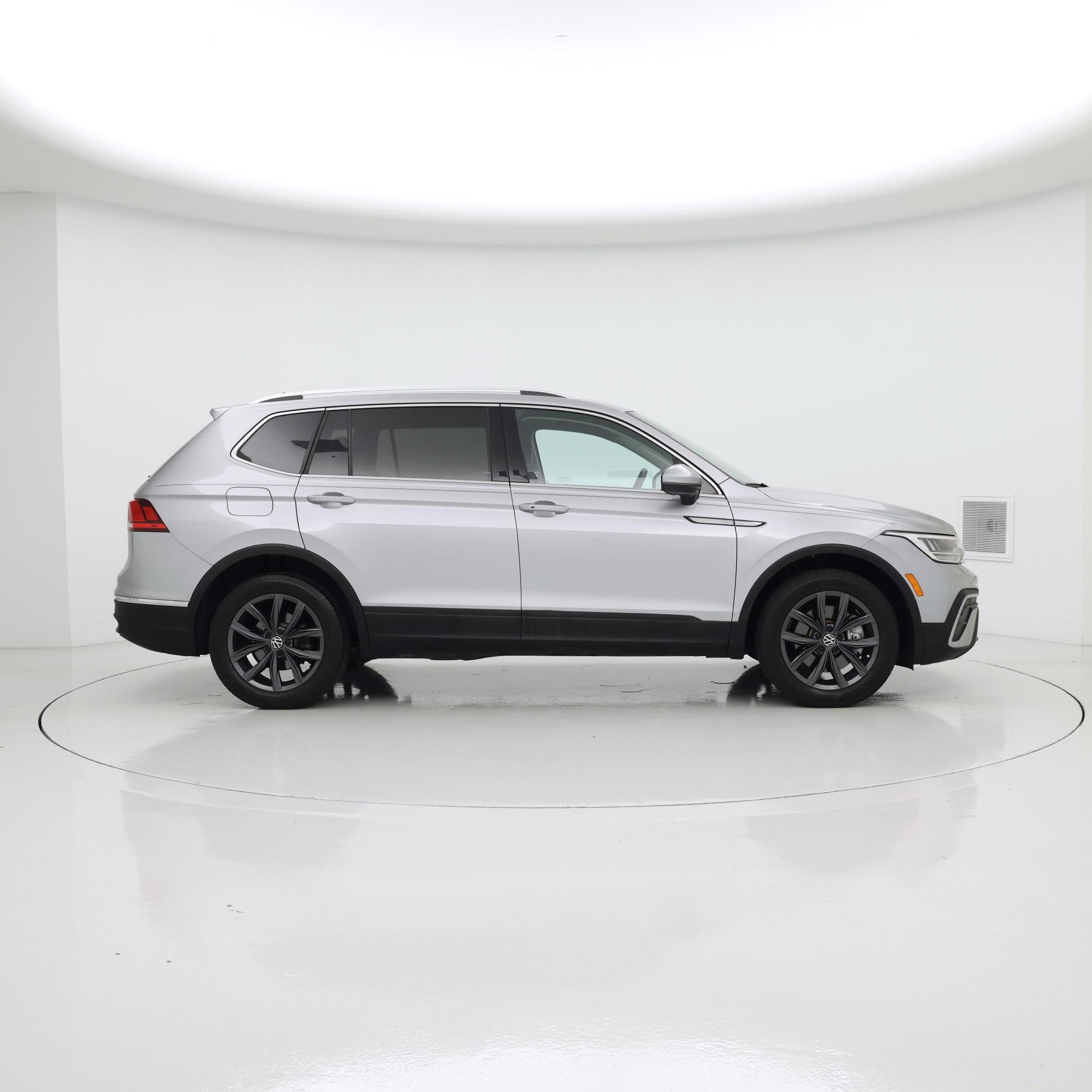 Thumbnail: 2022 Volkswagen Tiguan - 7