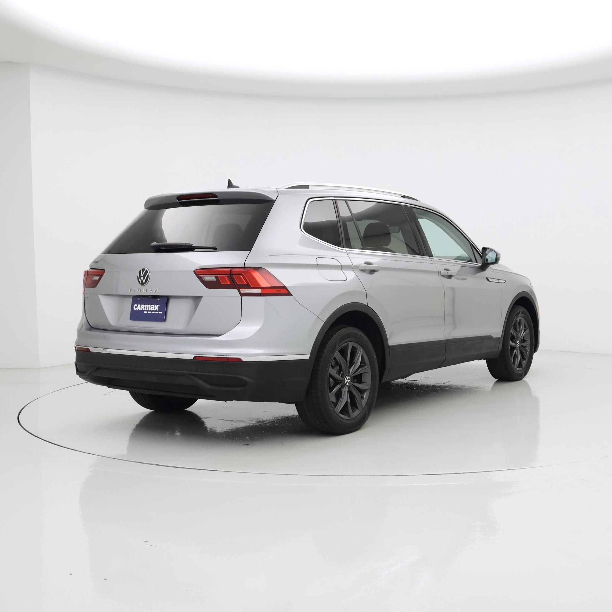 Thumbnail: 2022 Volkswagen Tiguan - 8
