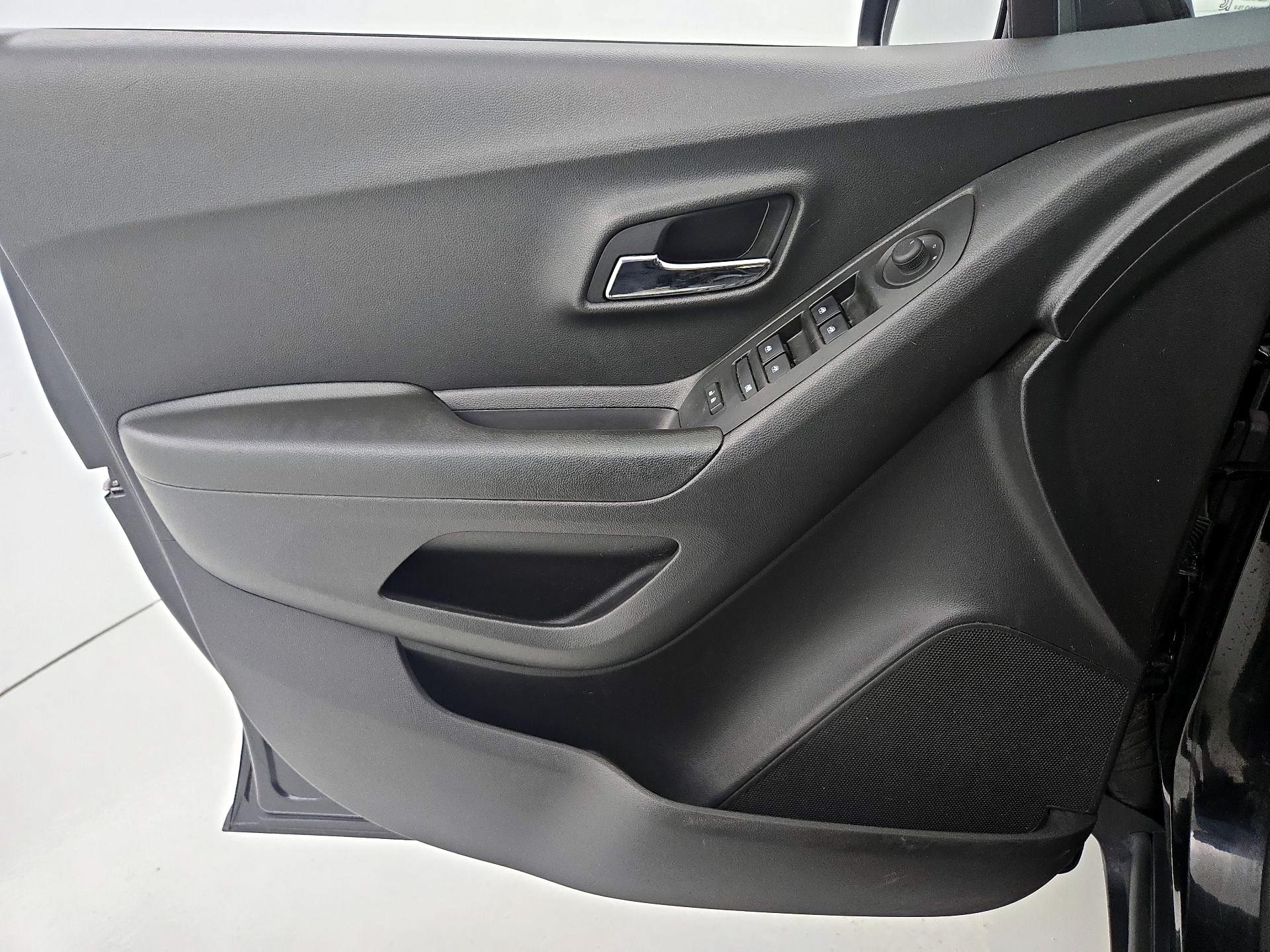 Thumbnail: 2021 Chevrolet Trax - 12