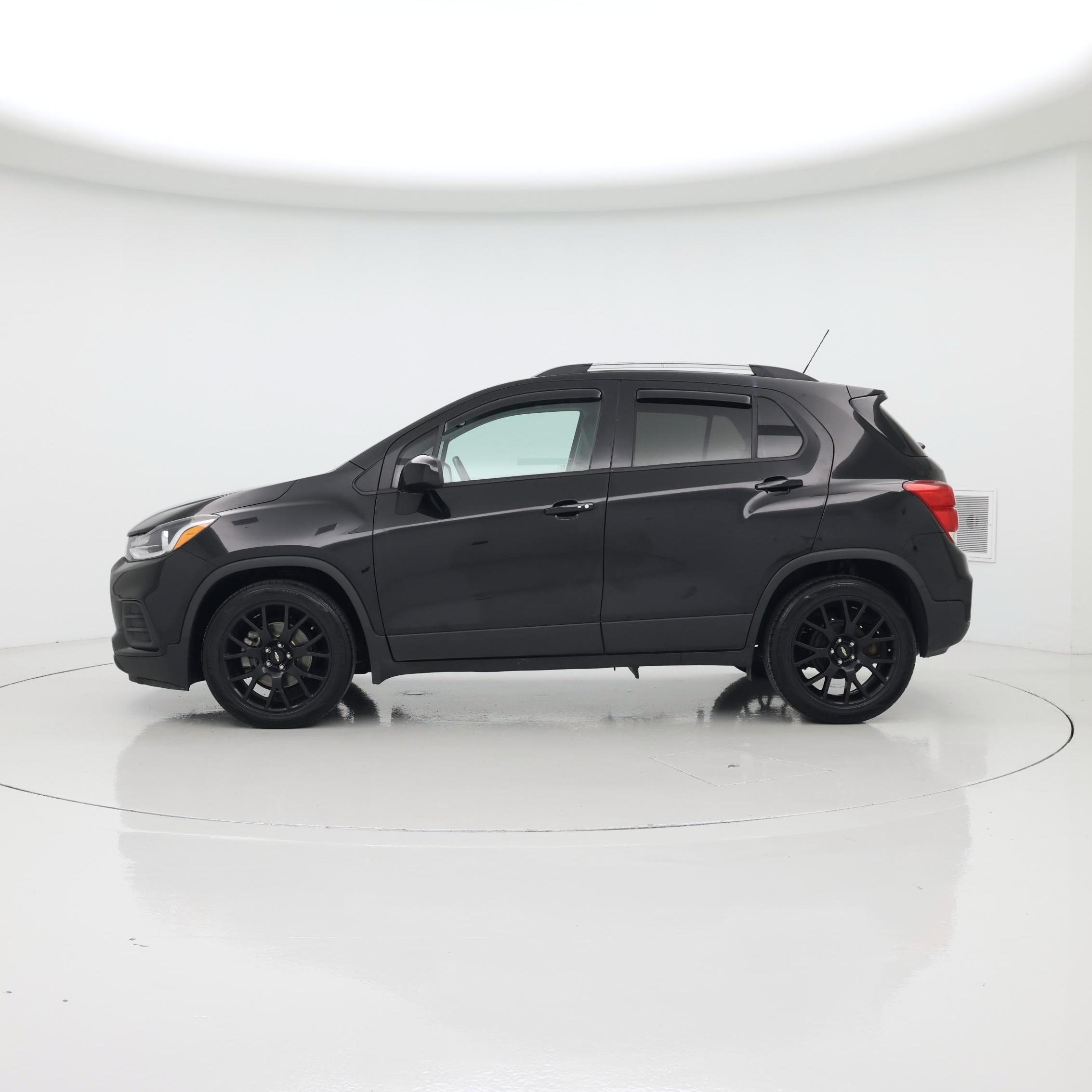 Thumbnail: 2021 Chevrolet Trax - 3