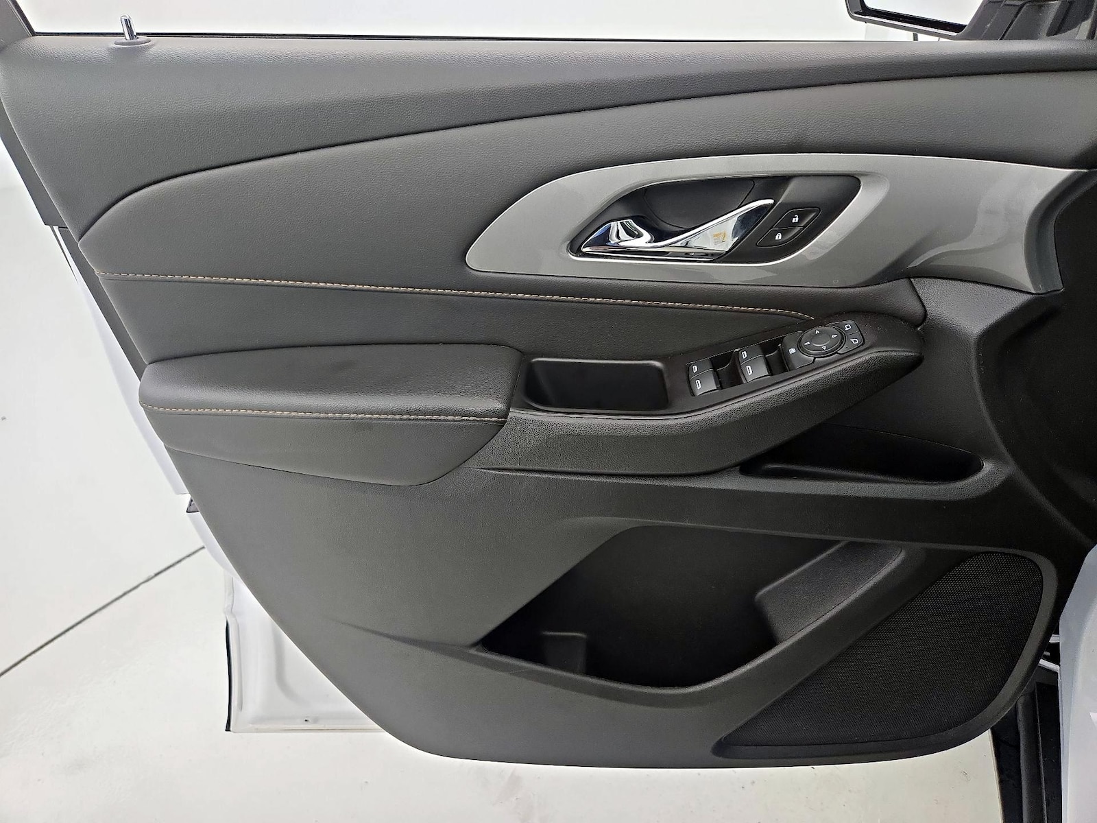 2020 Chevrolet Traverse LS - Photo 13