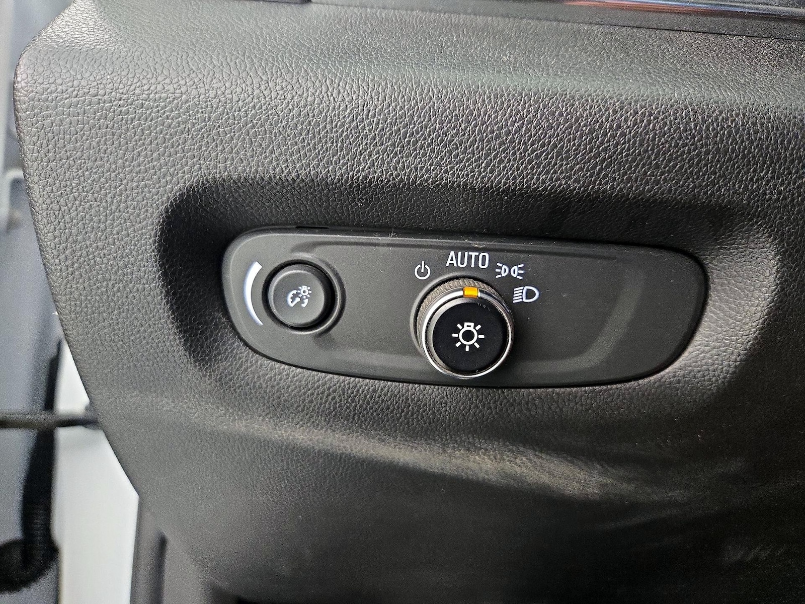 2020 Chevrolet Traverse LS - Photo 14