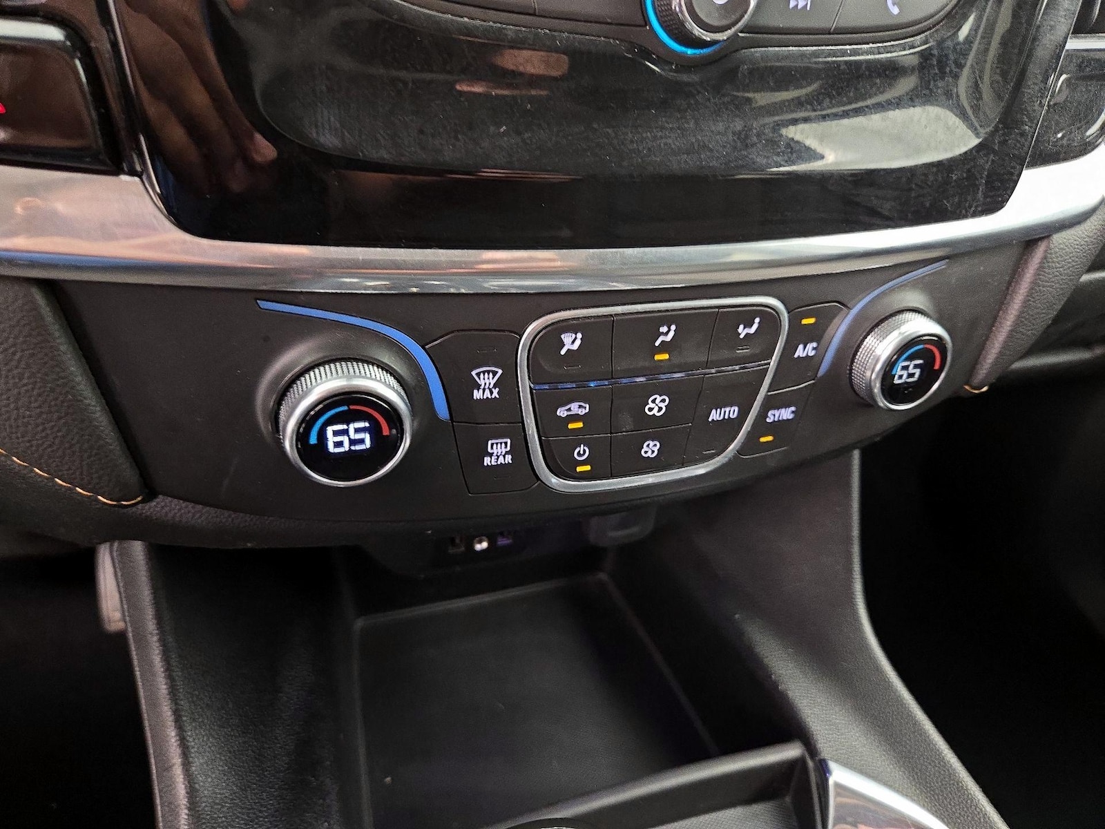 2020 Chevrolet Traverse LS - Photo 17