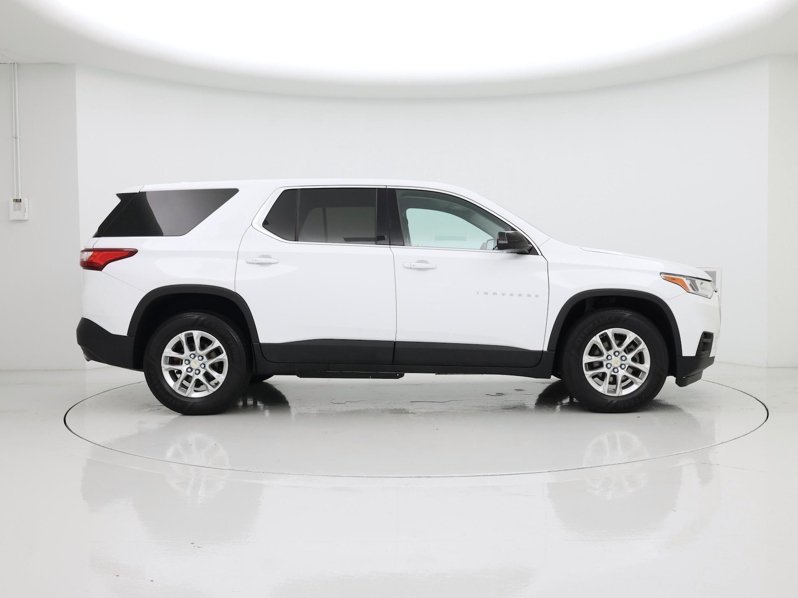 2020 Chevrolet Traverse LS - Photo 8