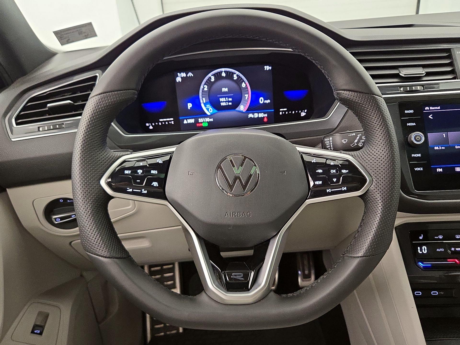 Thumbnail: 2022 Volkswagen Tiguan - 10