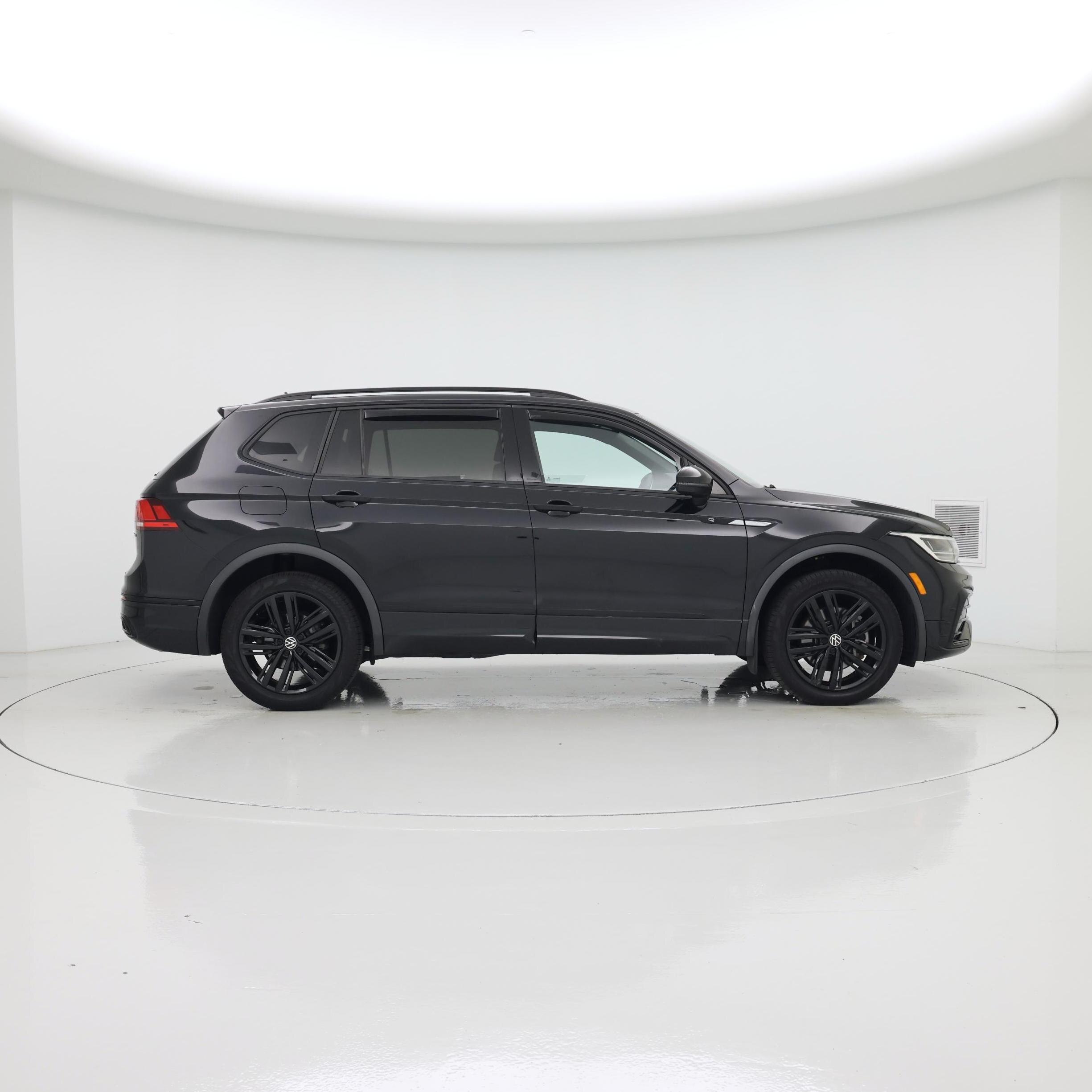 Thumbnail: 2022 Volkswagen Tiguan - 7