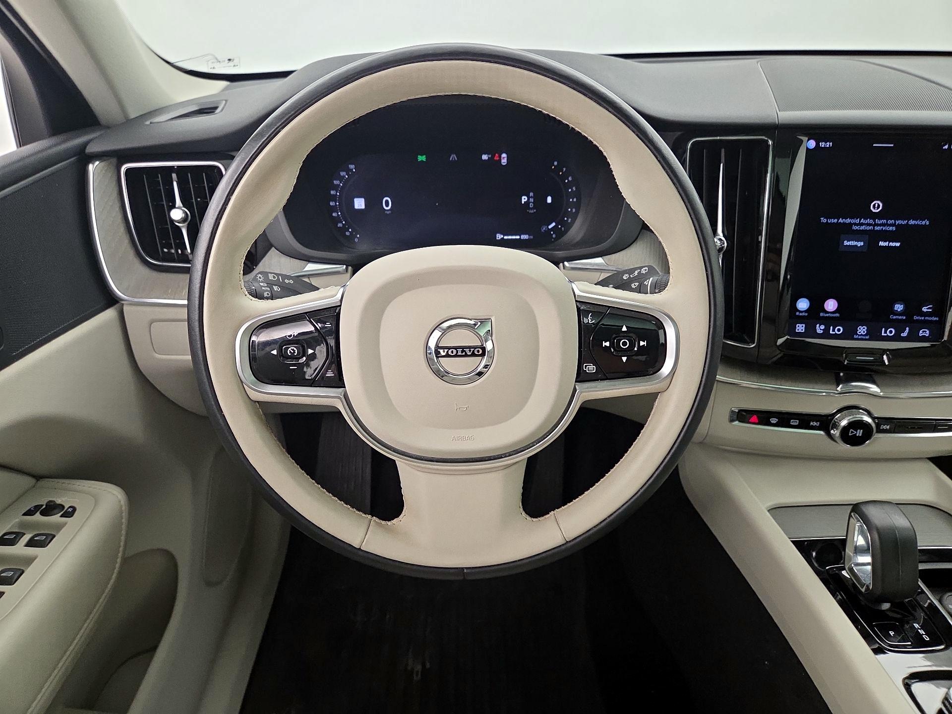 Thumbnail: 2023 Volvo XC60 - 10