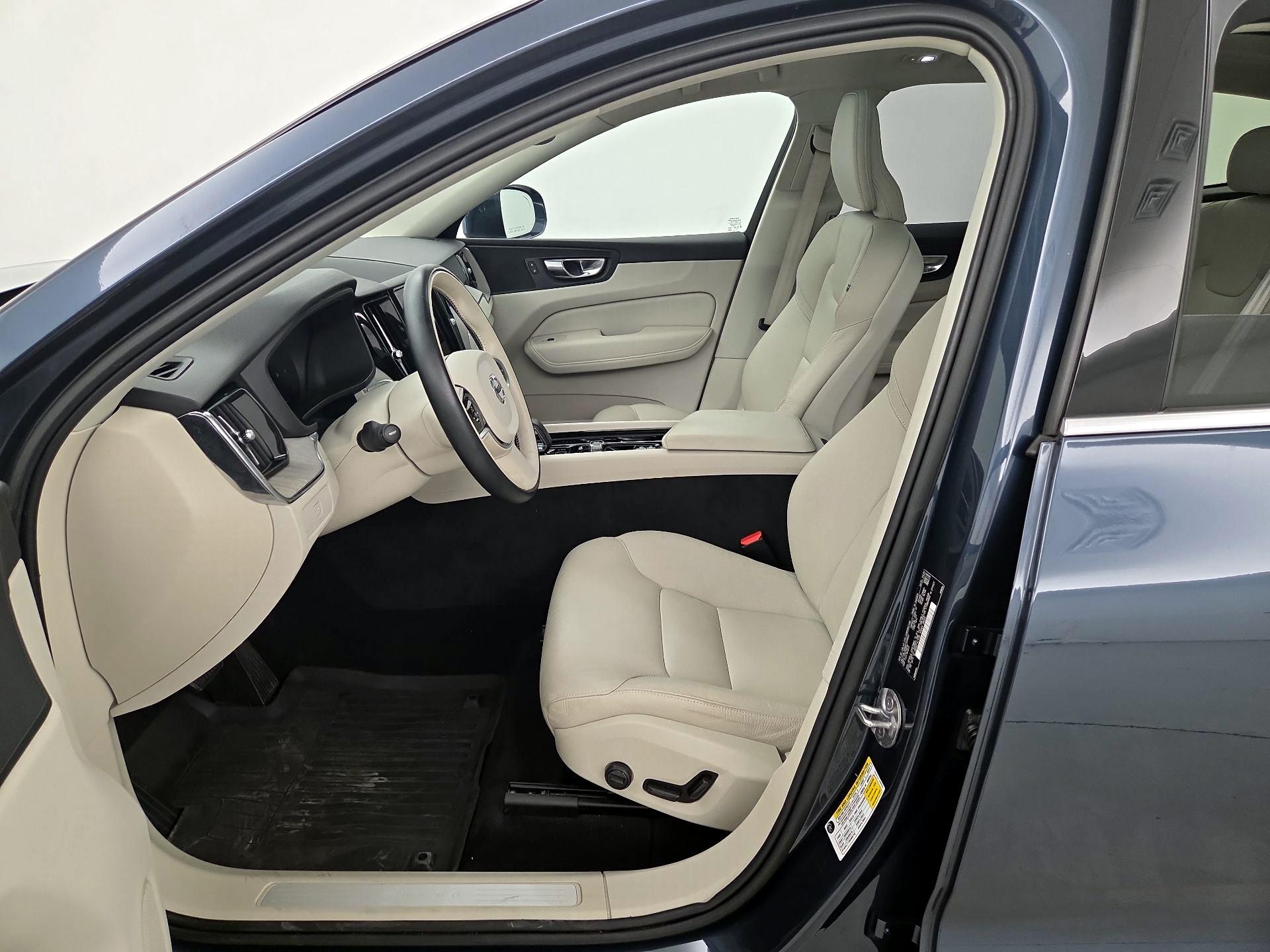 Thumbnail: 2023 Volvo XC60 - 11