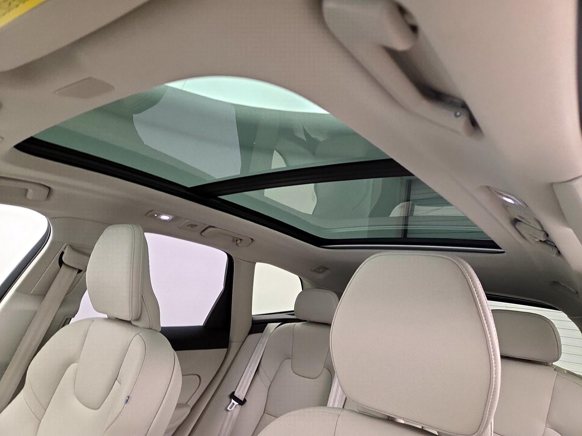 Thumbnail: 2023 Volvo XC60 - 19