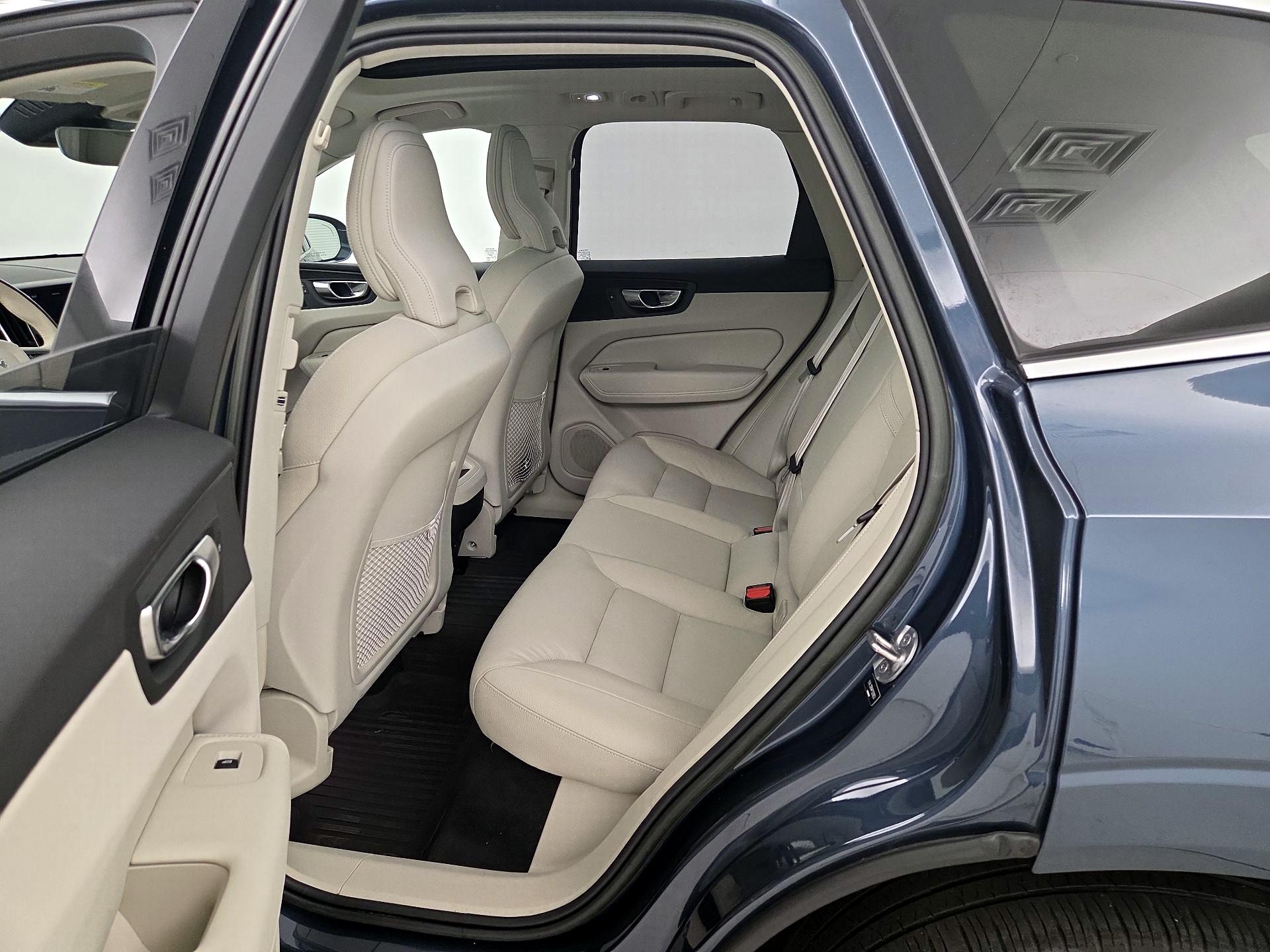 Thumbnail: 2023 Volvo XC60 - 20