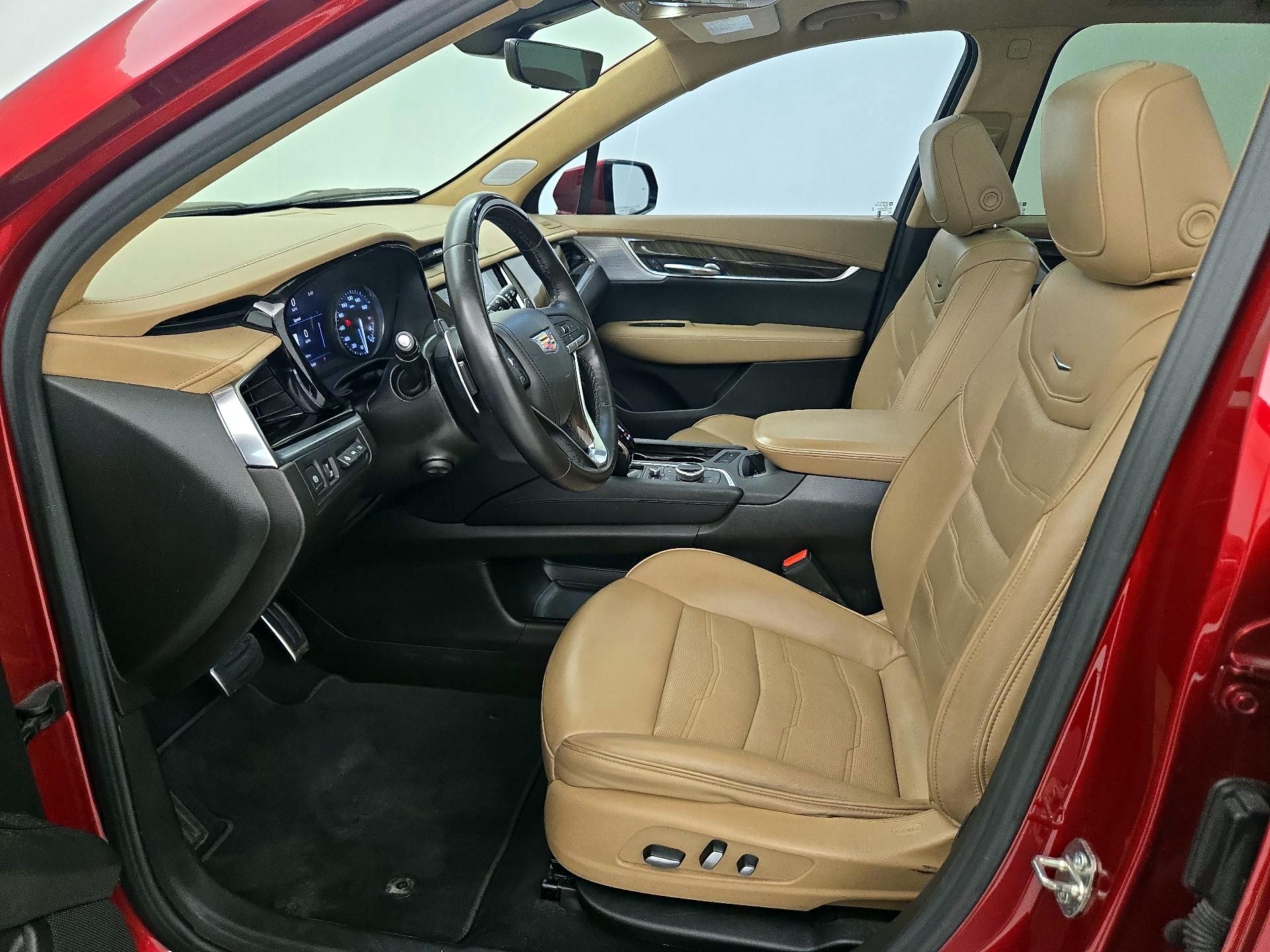 Thumbnail: 2023 Cadillac XT6 - 11