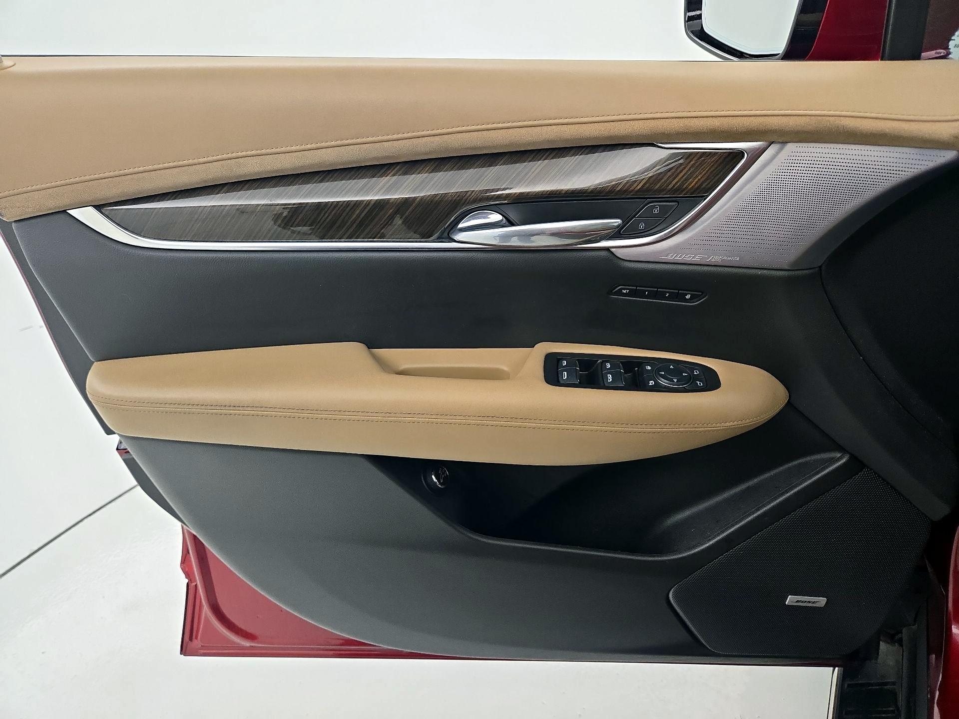 Thumbnail: 2023 Cadillac XT6 - 12
