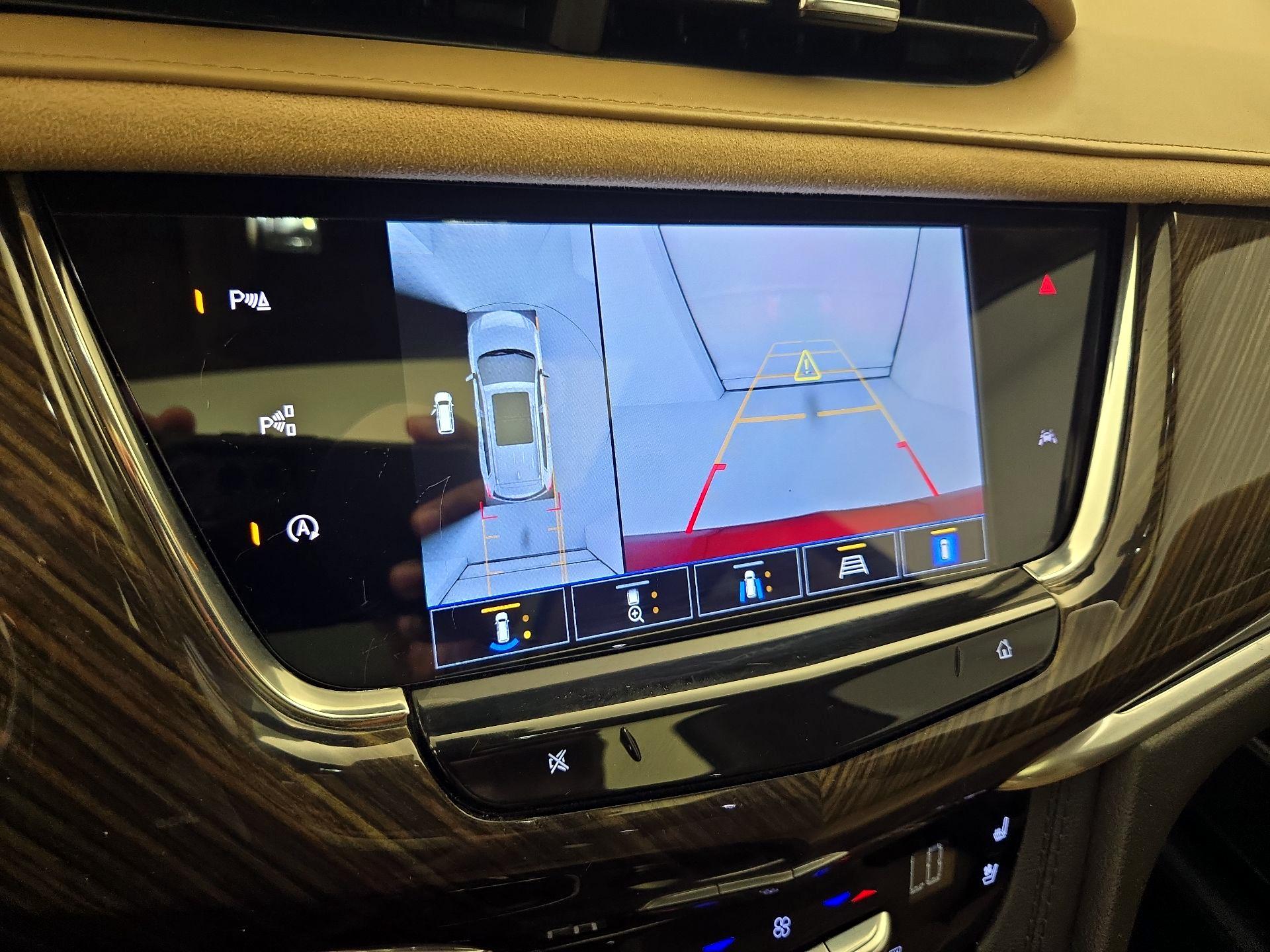 Thumbnail: 2023 Cadillac XT6 - 15