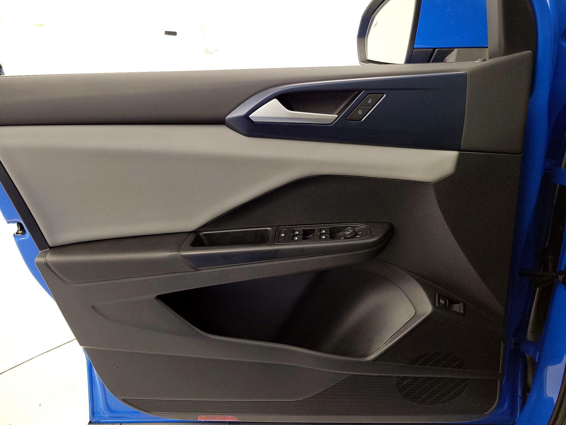 Thumbnail: 2022 Volkswagen Taos - 12