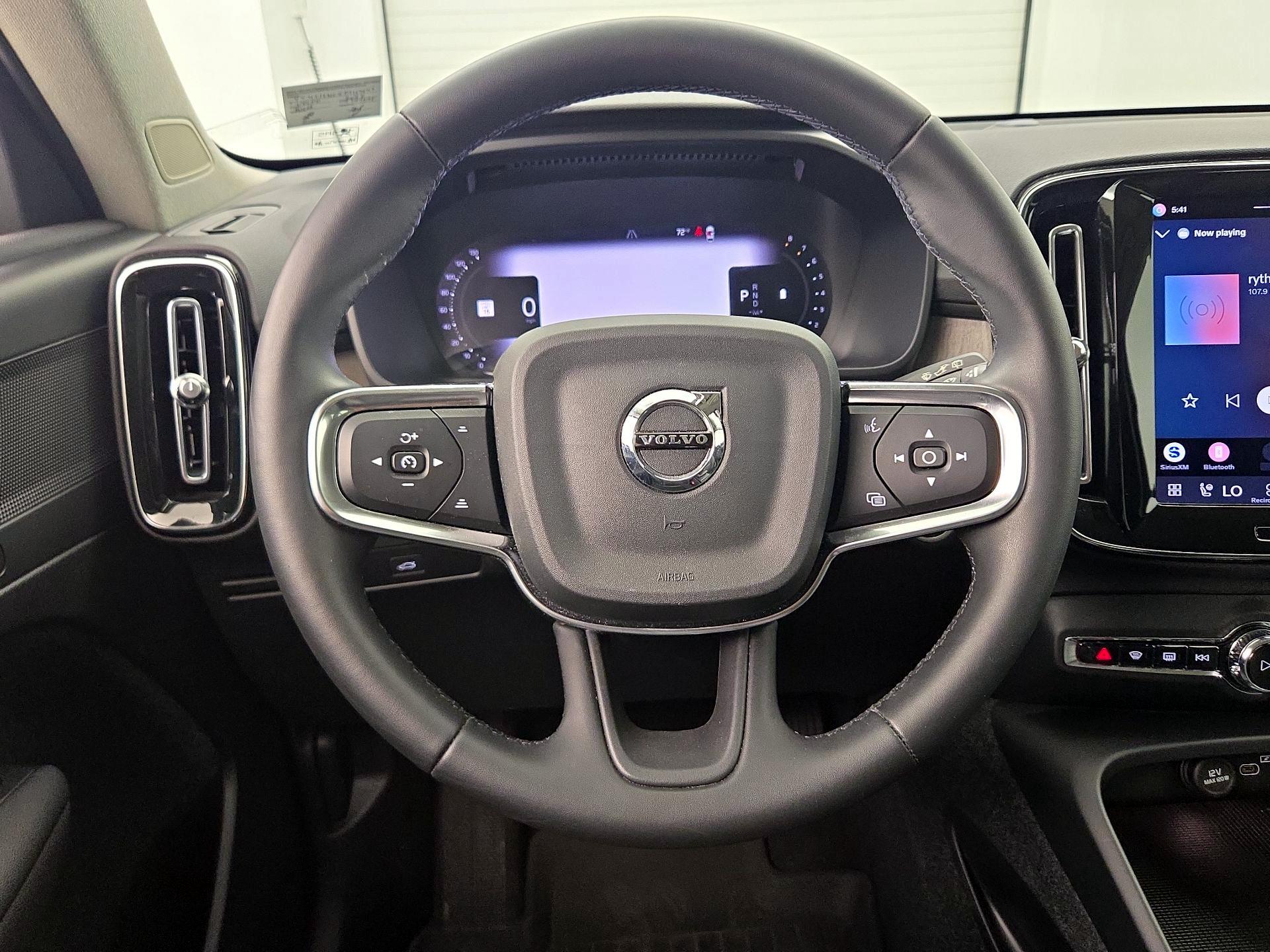 Thumbnail: 2023 Volvo XC40 - 10
