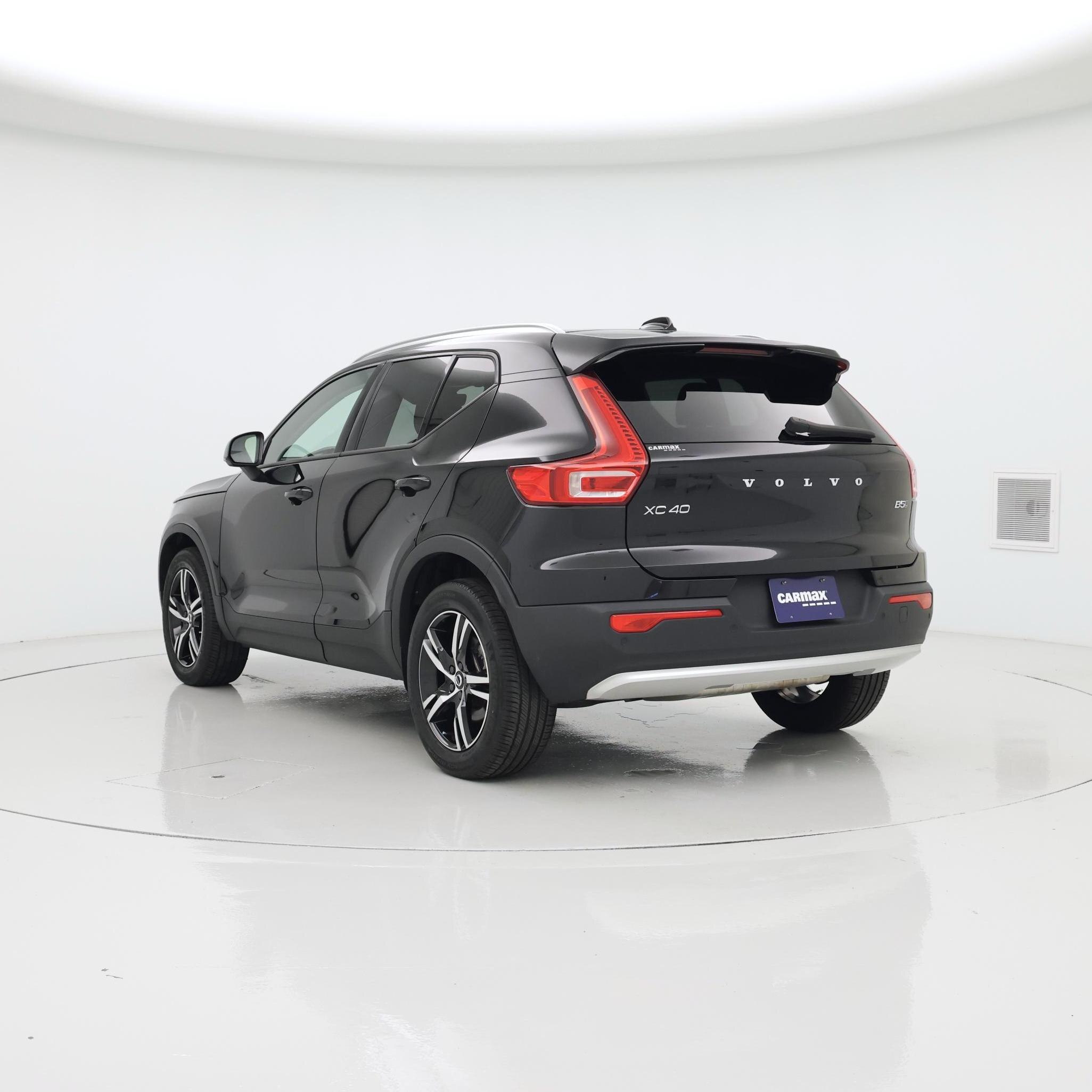 Thumbnail: 2023 Volvo XC40 - 2