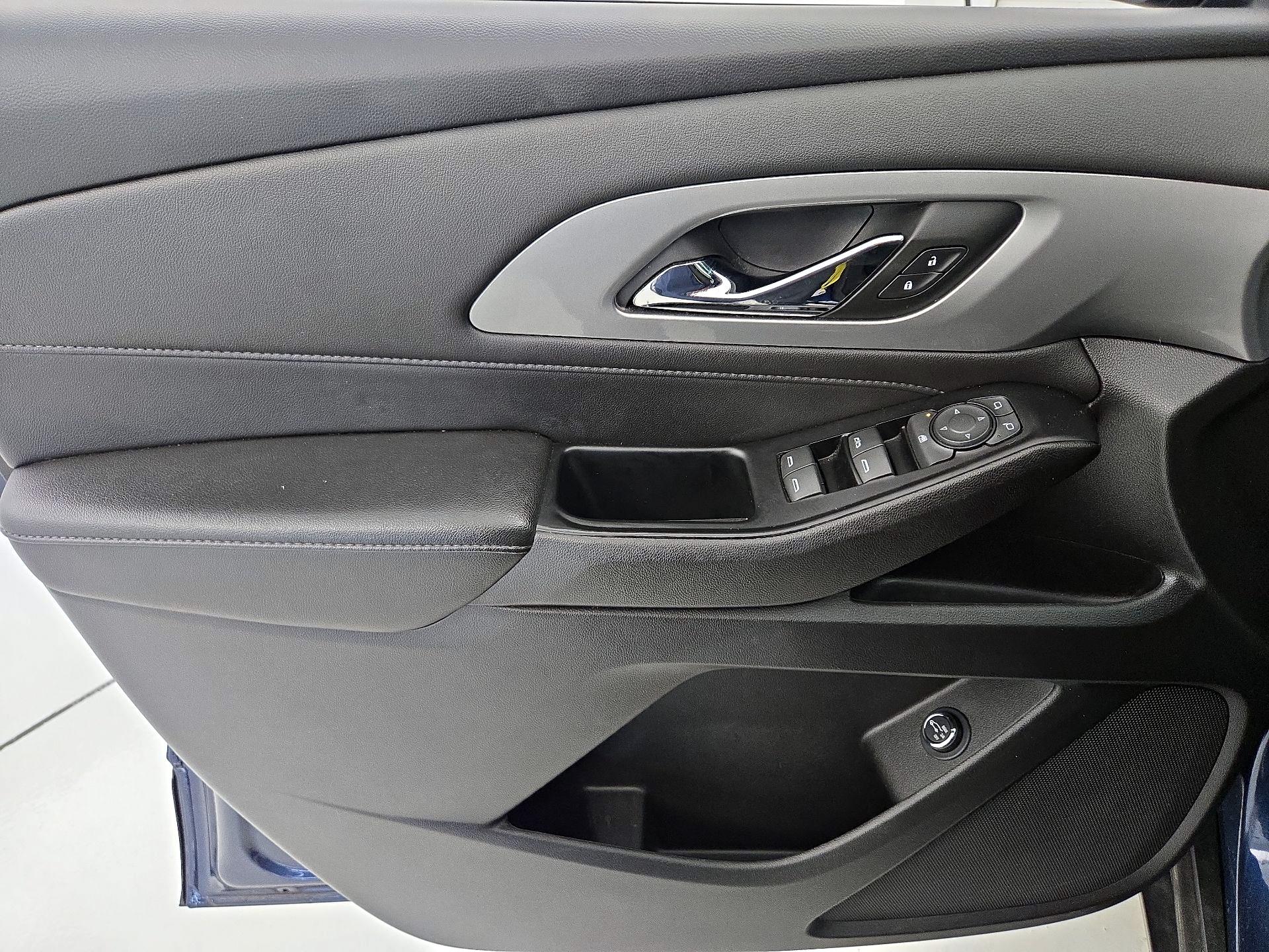 Thumbnail: 2023 Chevrolet Traverse - 12