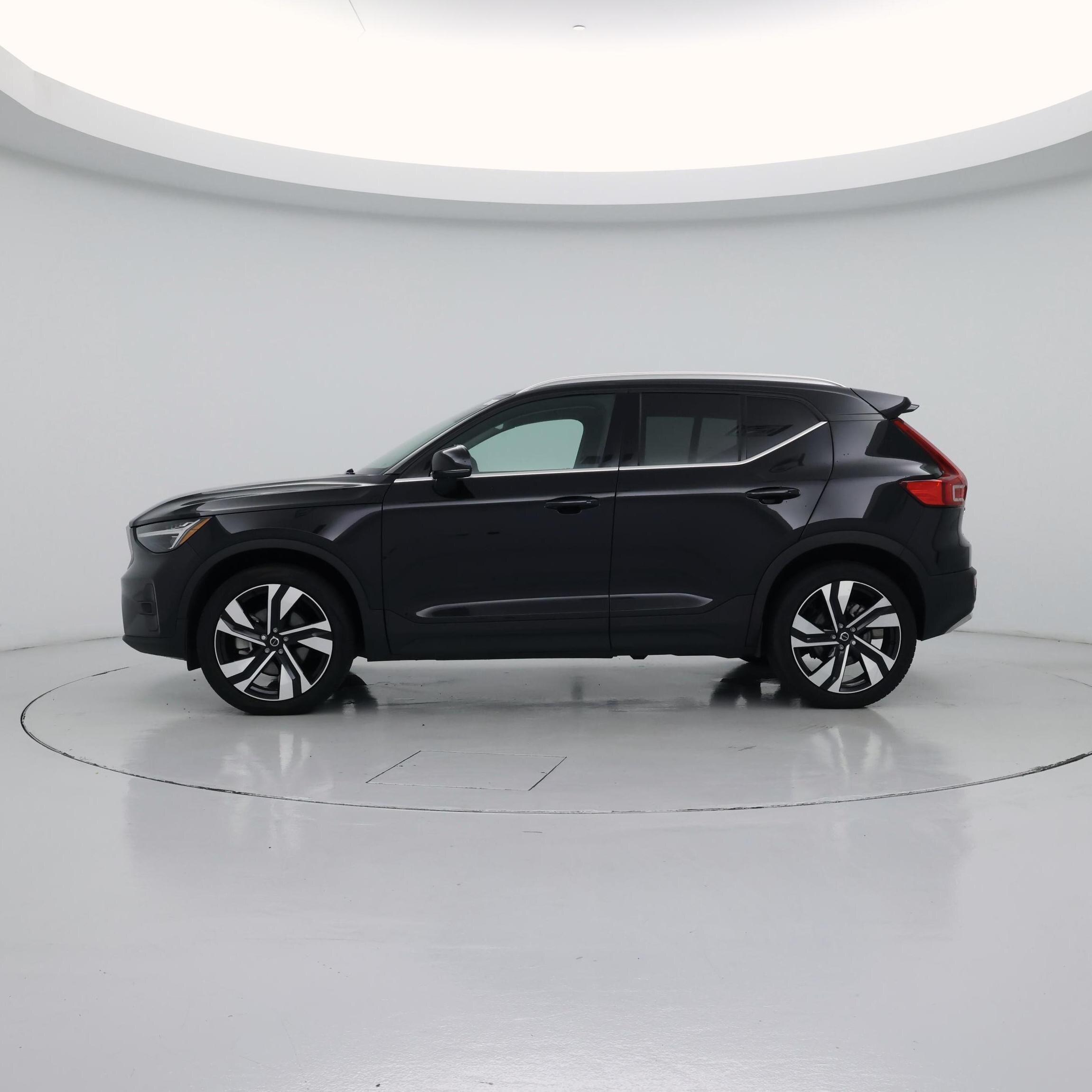 Thumbnail: 2024 Volvo XC40 - 3