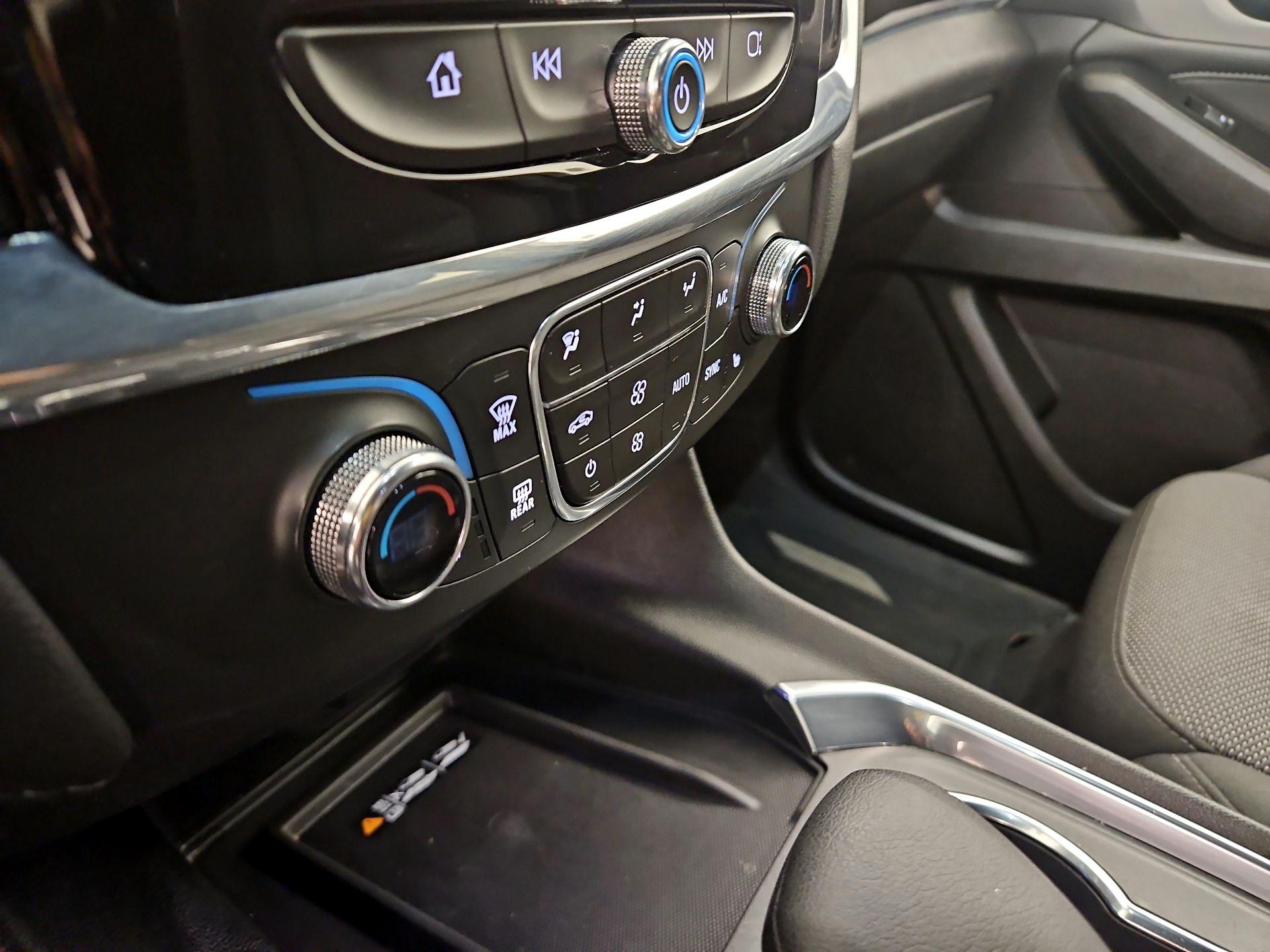 Thumbnail: 2022 Chevrolet Traverse - 16