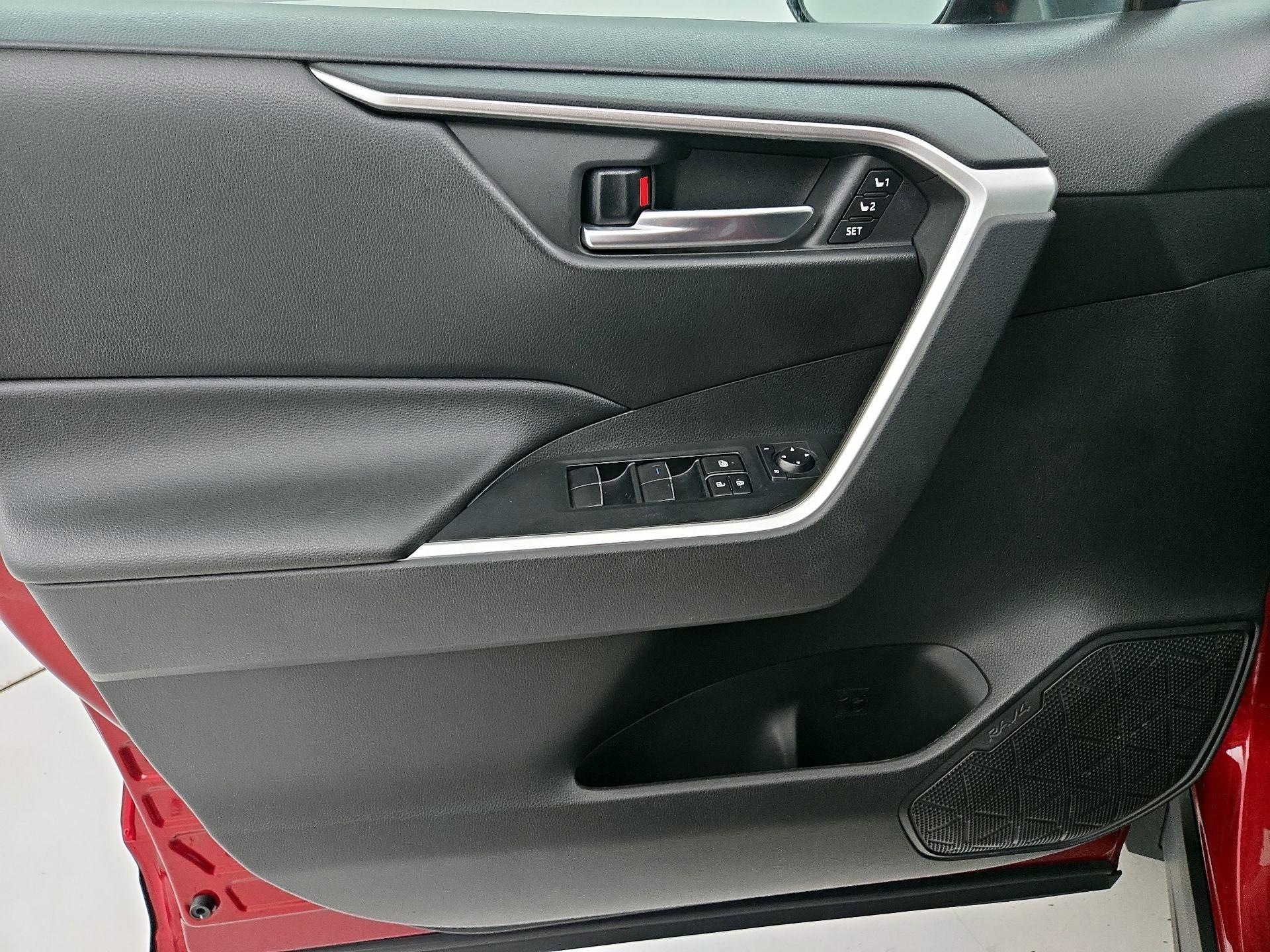 Thumbnail: 2021 Toyota RAV4 - 12