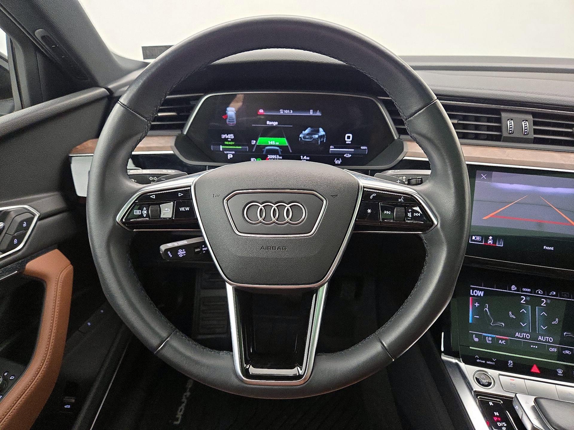 Thumbnail: 2022 Audi e-tron S - 10