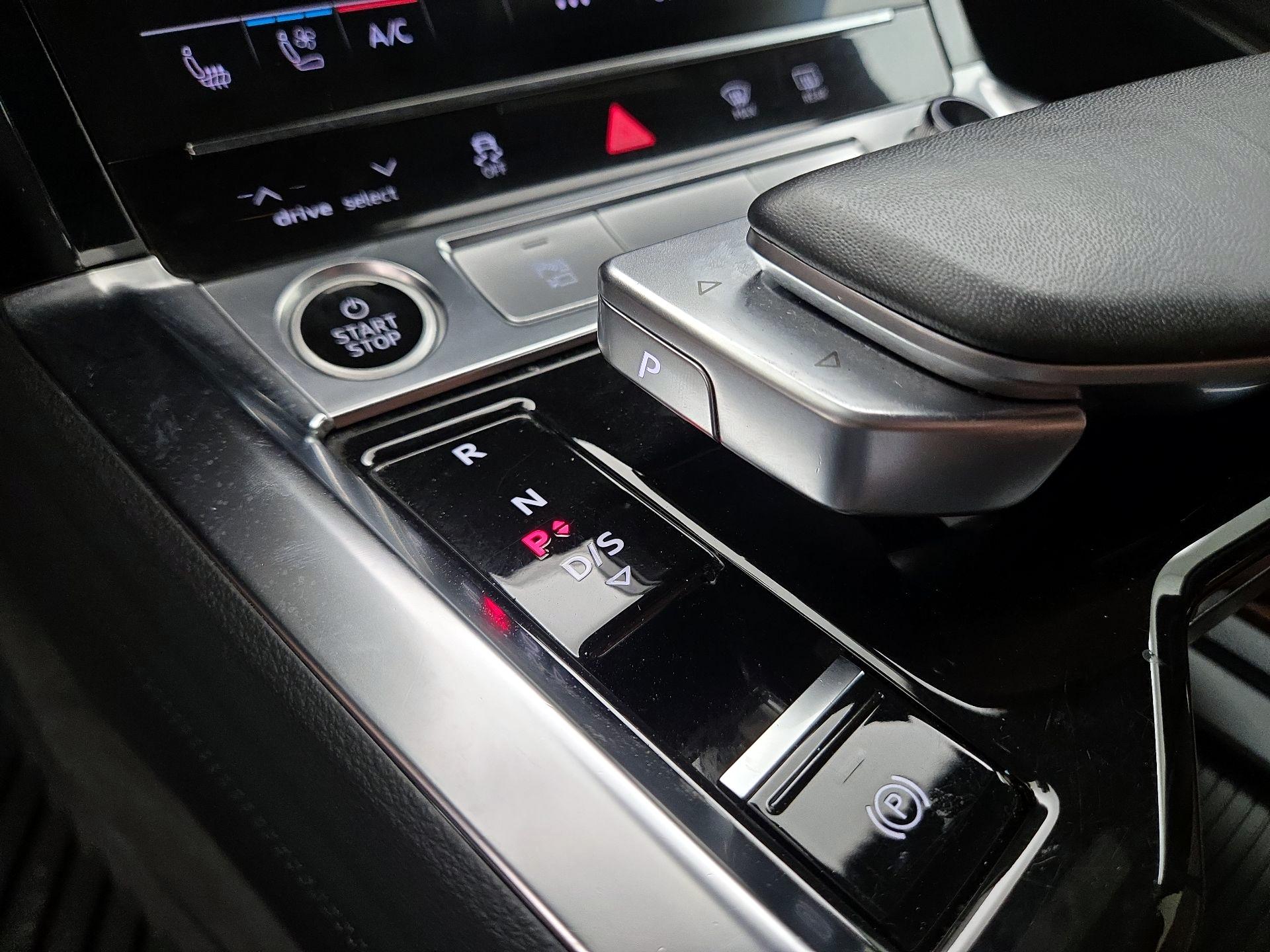 Thumbnail: 2022 Audi e-tron S - 17