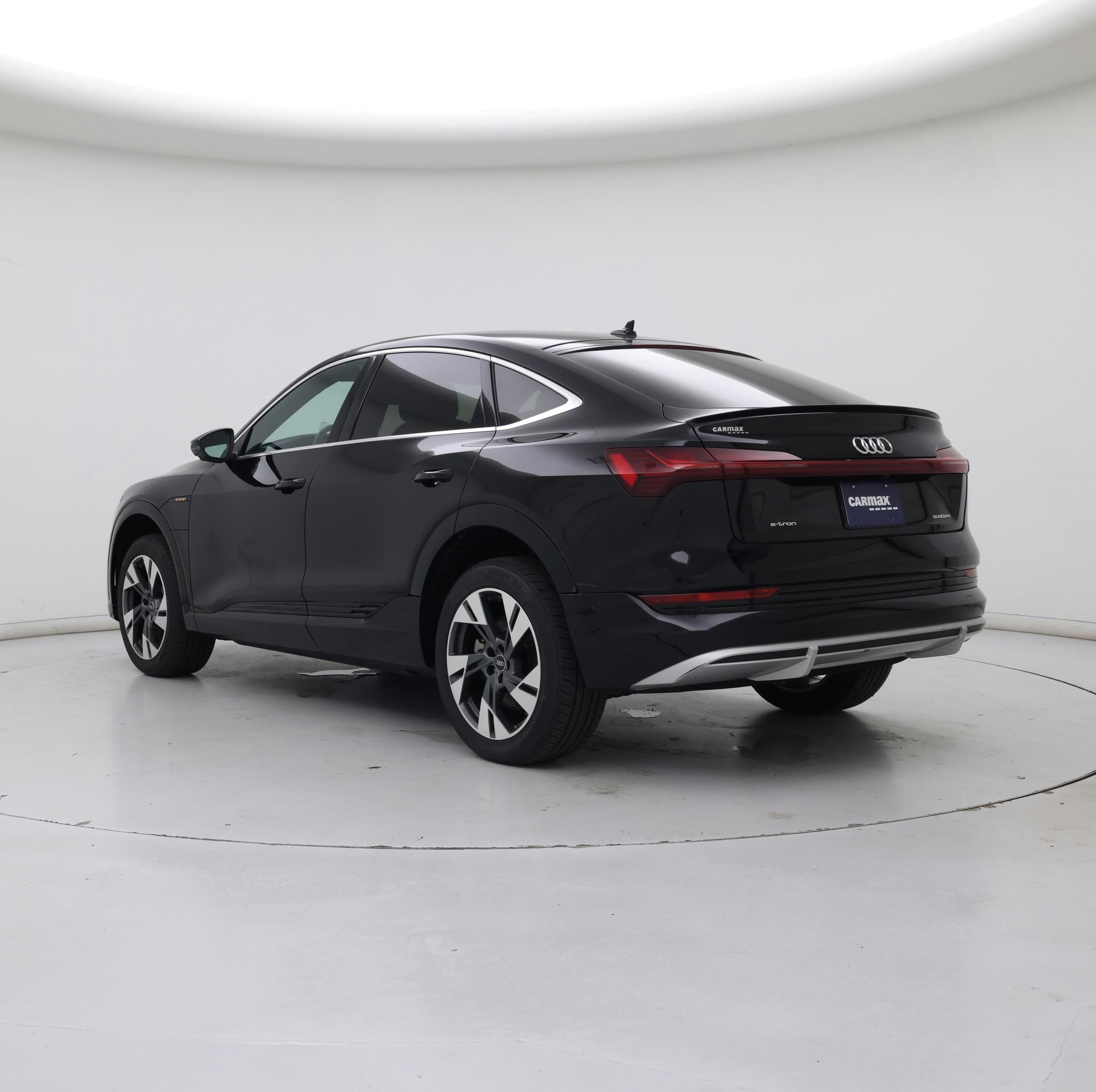 Thumbnail: 2022 Audi e-tron S - 2