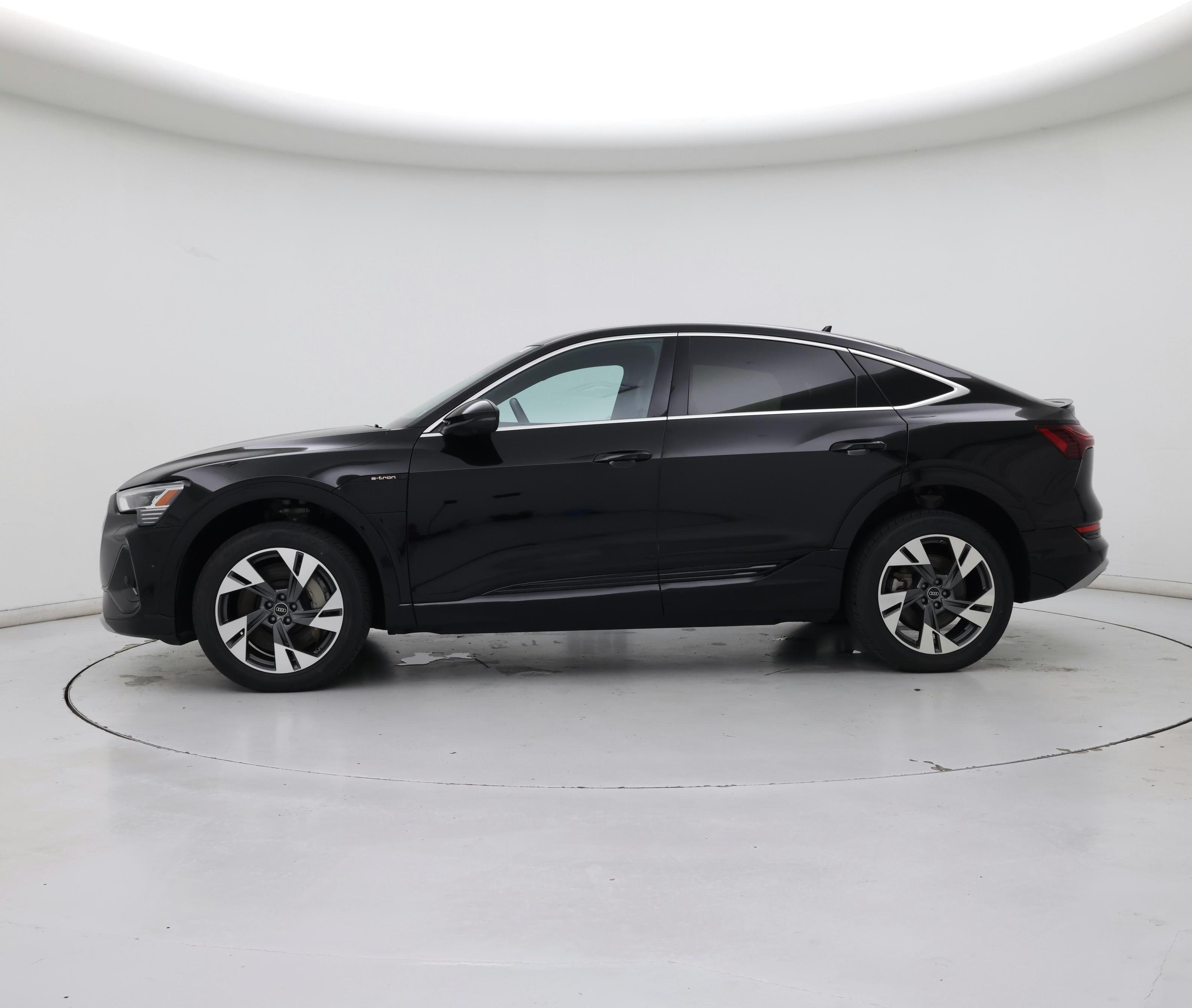 Thumbnail: 2022 Audi e-tron S - 3