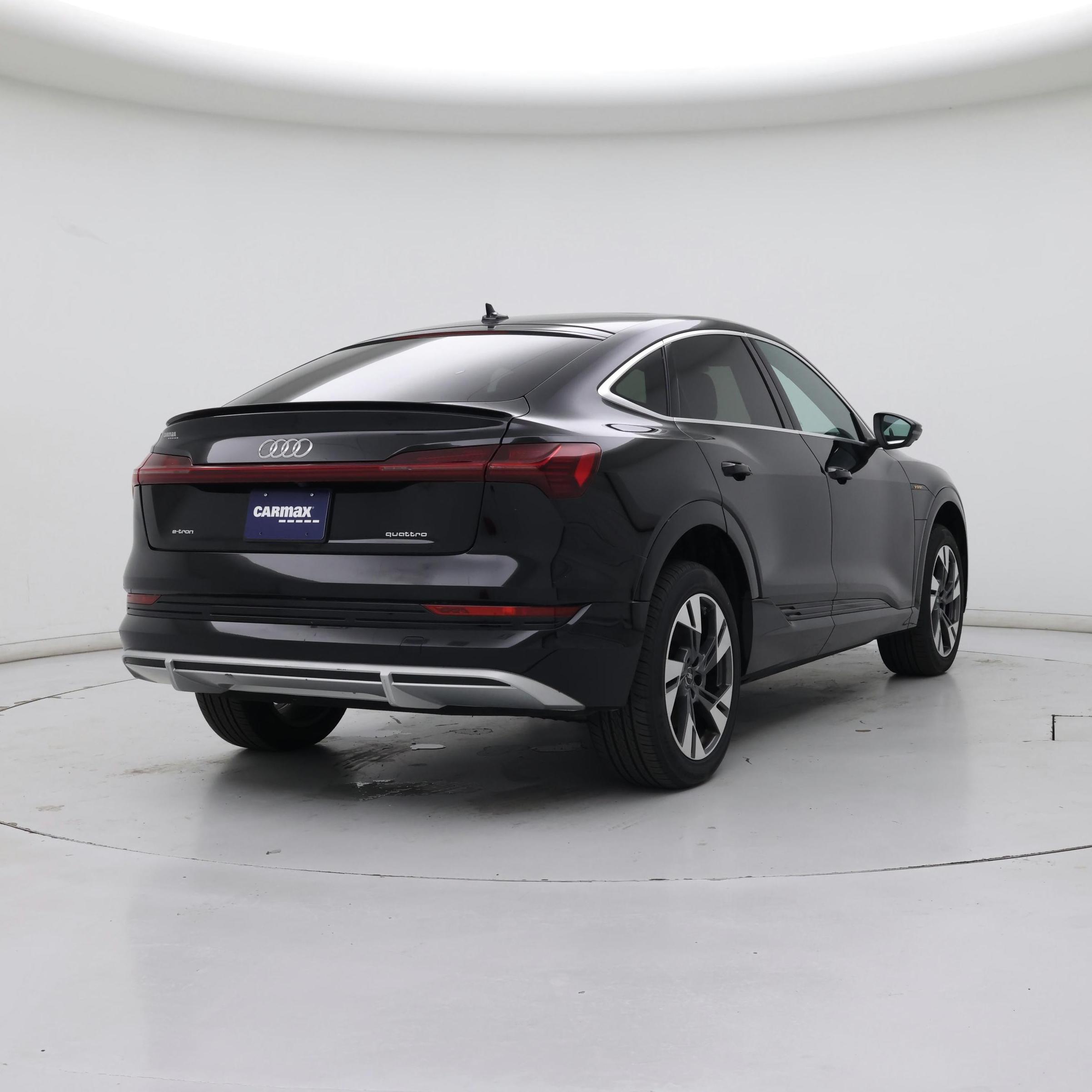 Thumbnail: 2022 Audi e-tron S - 8