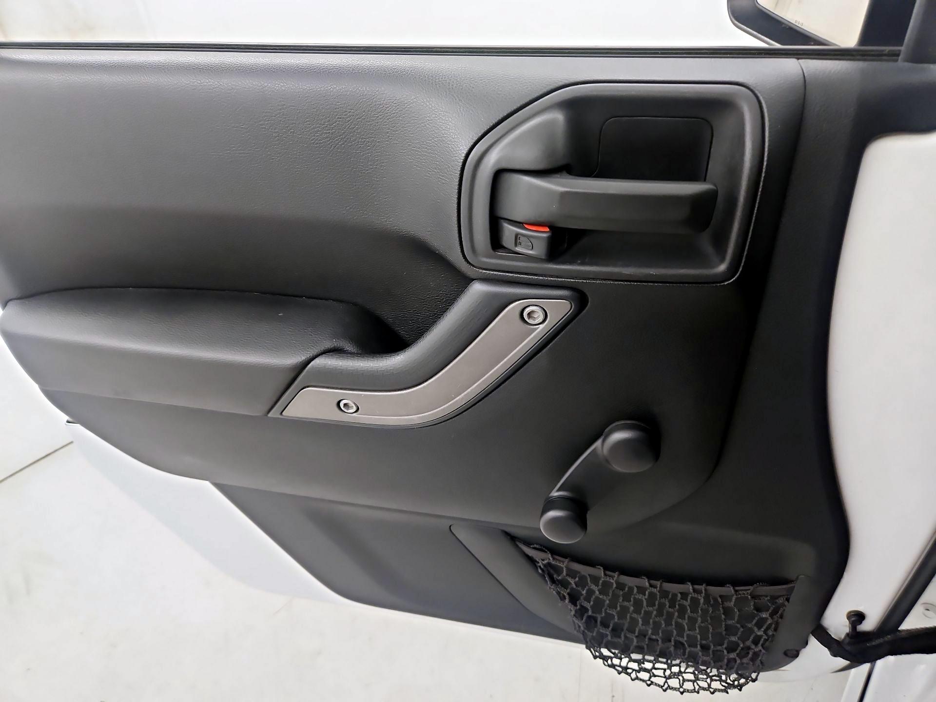 Thumbnail: 2016 Jeep Wrangler - 12