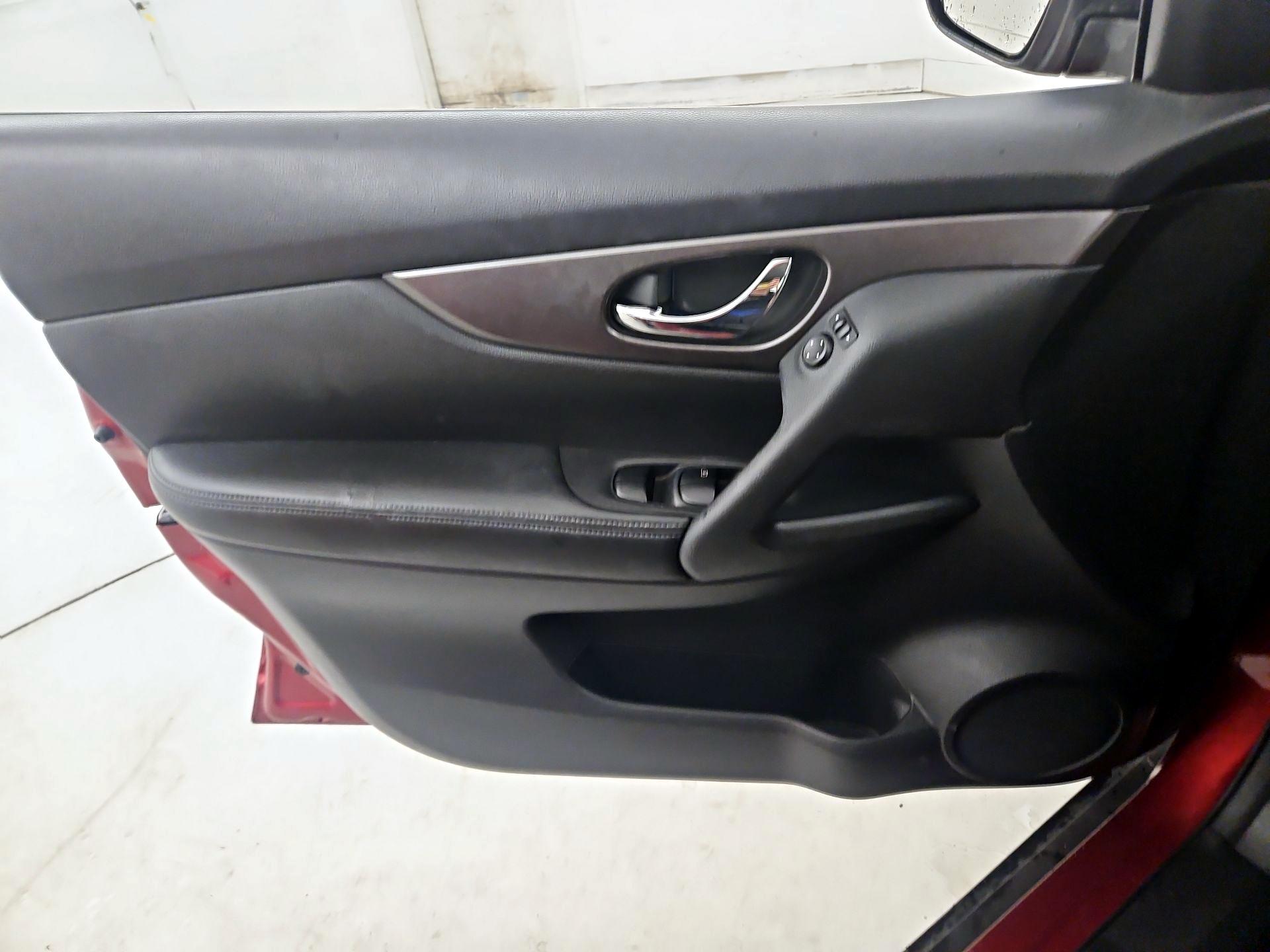 Thumbnail: 2015 Nissan Rogue - 12