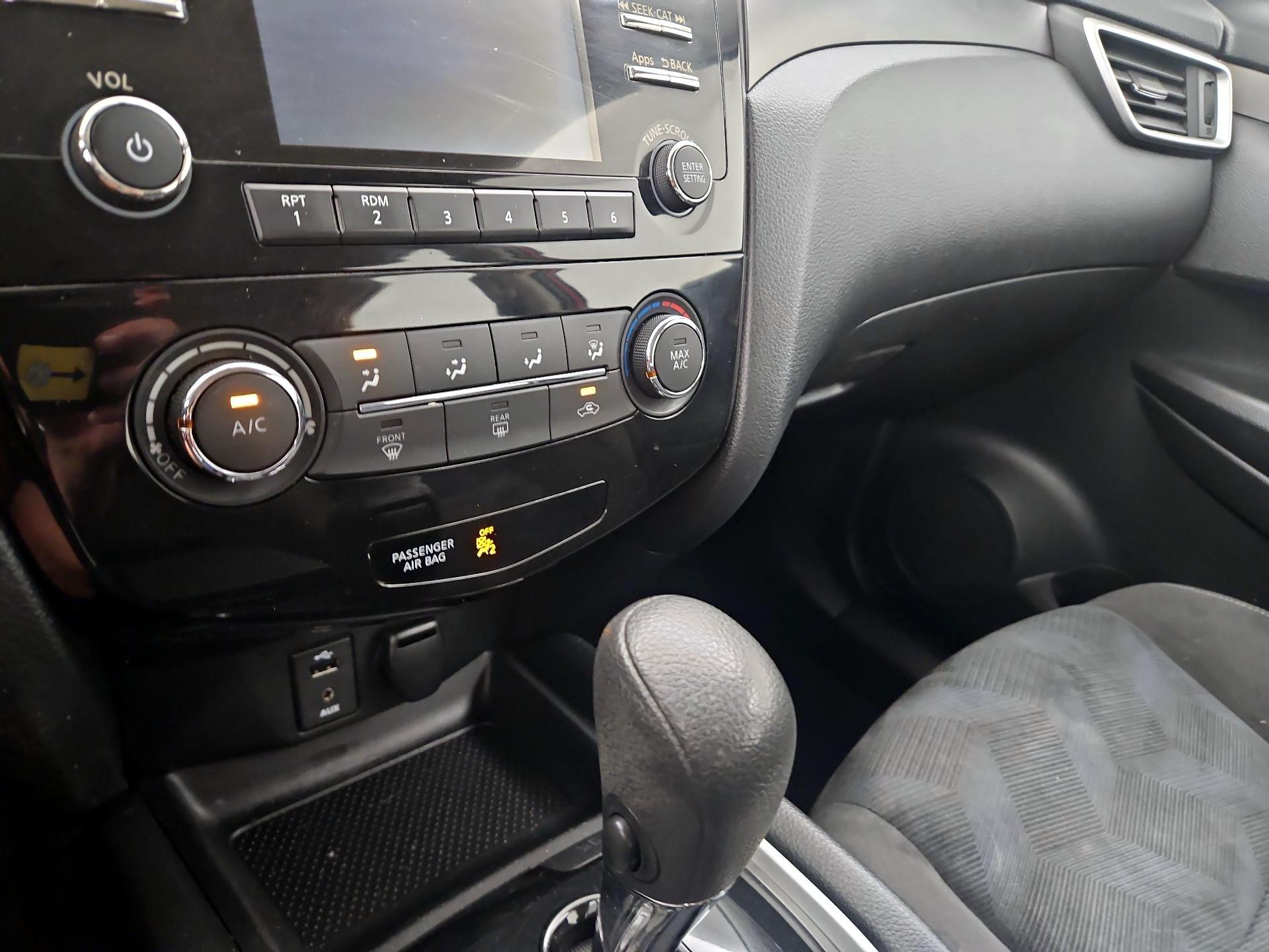 Thumbnail: 2015 Nissan Rogue - 15