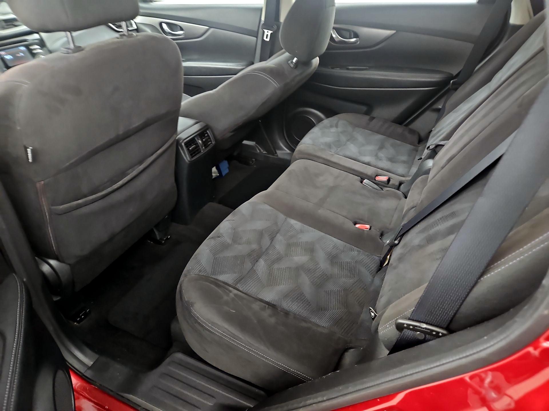 Thumbnail: 2015 Nissan Rogue - 18