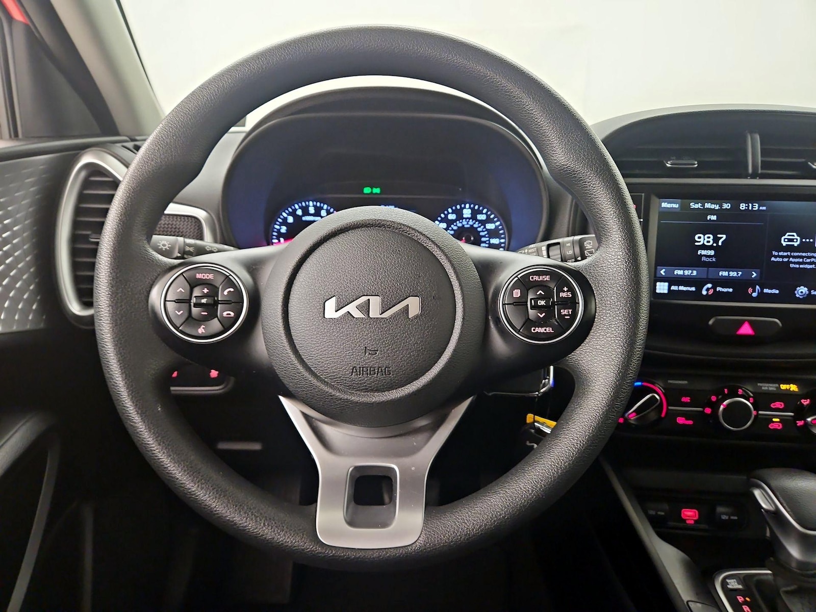 2022 Kia Soul LX - Photo 11