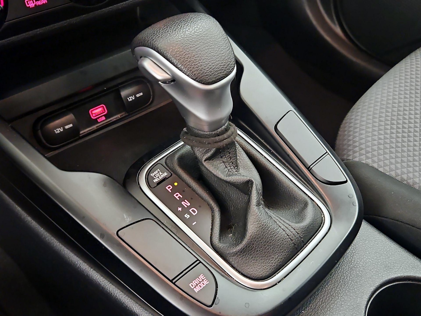 2022 Kia Soul LX - Photo 18