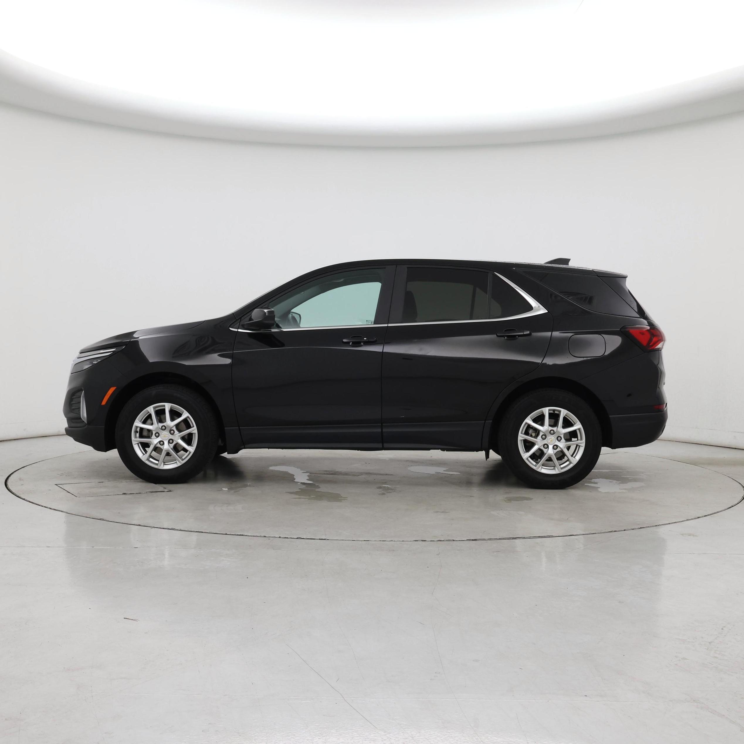 Thumbnail: 2022 Chevrolet Equinox - 3
