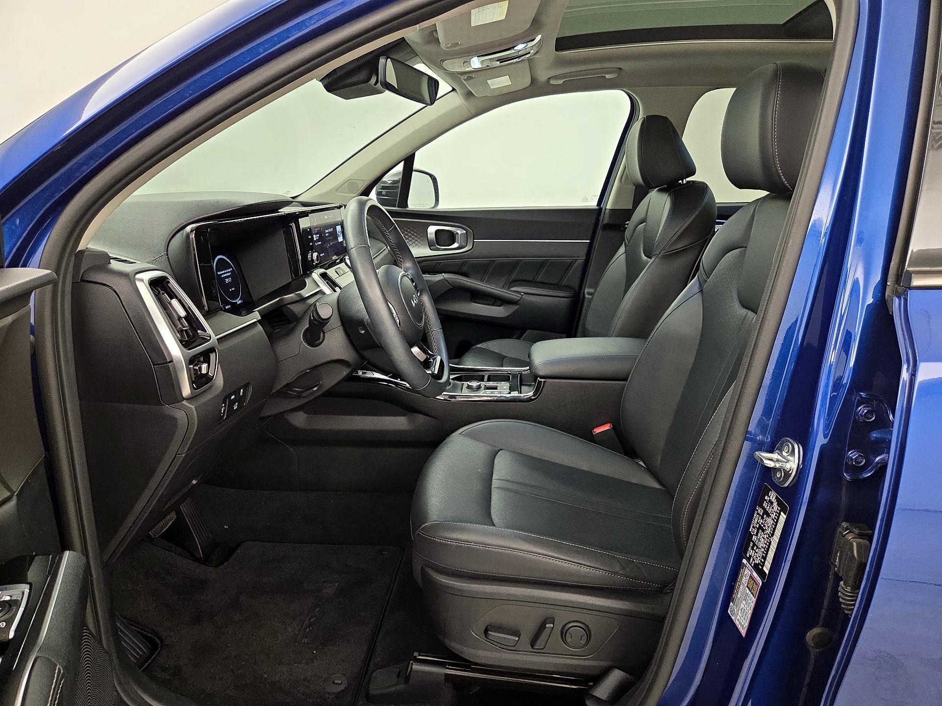 Thumbnail: 2023 Kia Sorento - 11