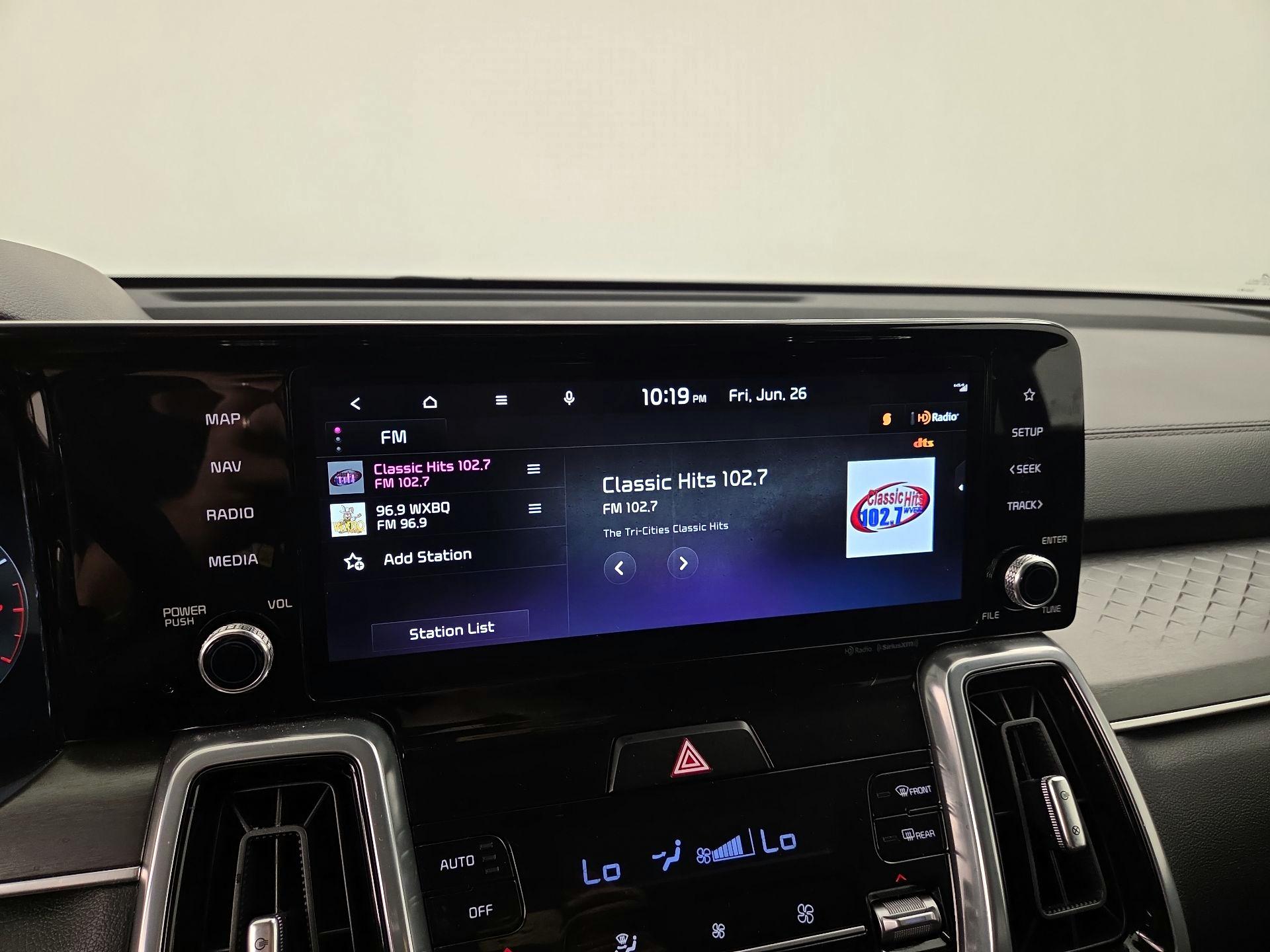 Thumbnail: 2023 Kia Sorento - 16