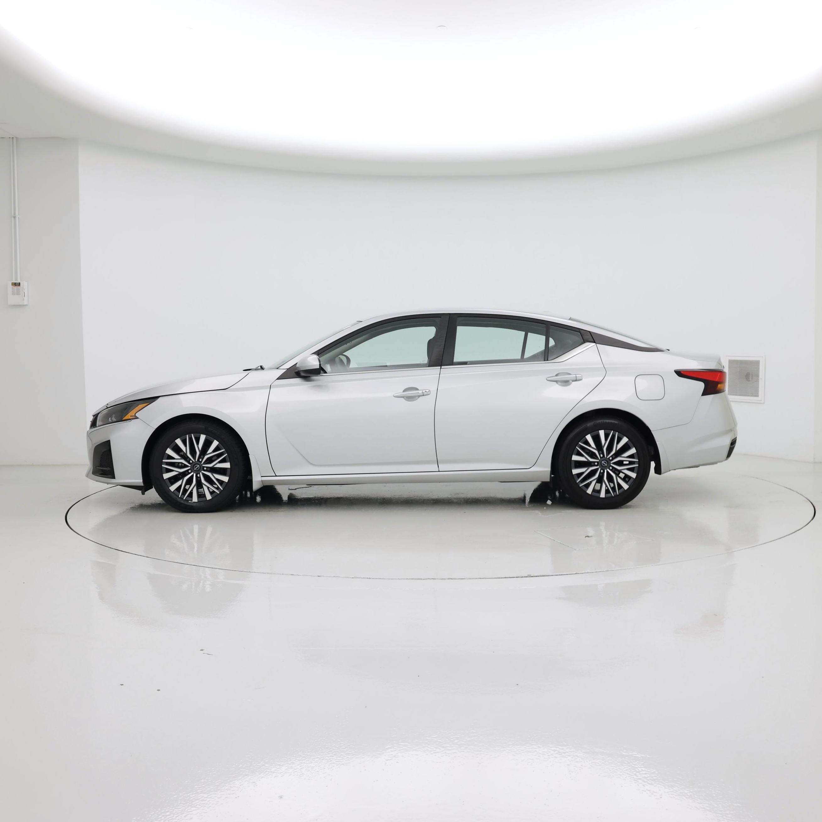 Thumbnail: 2023 Nissan Altima - 3