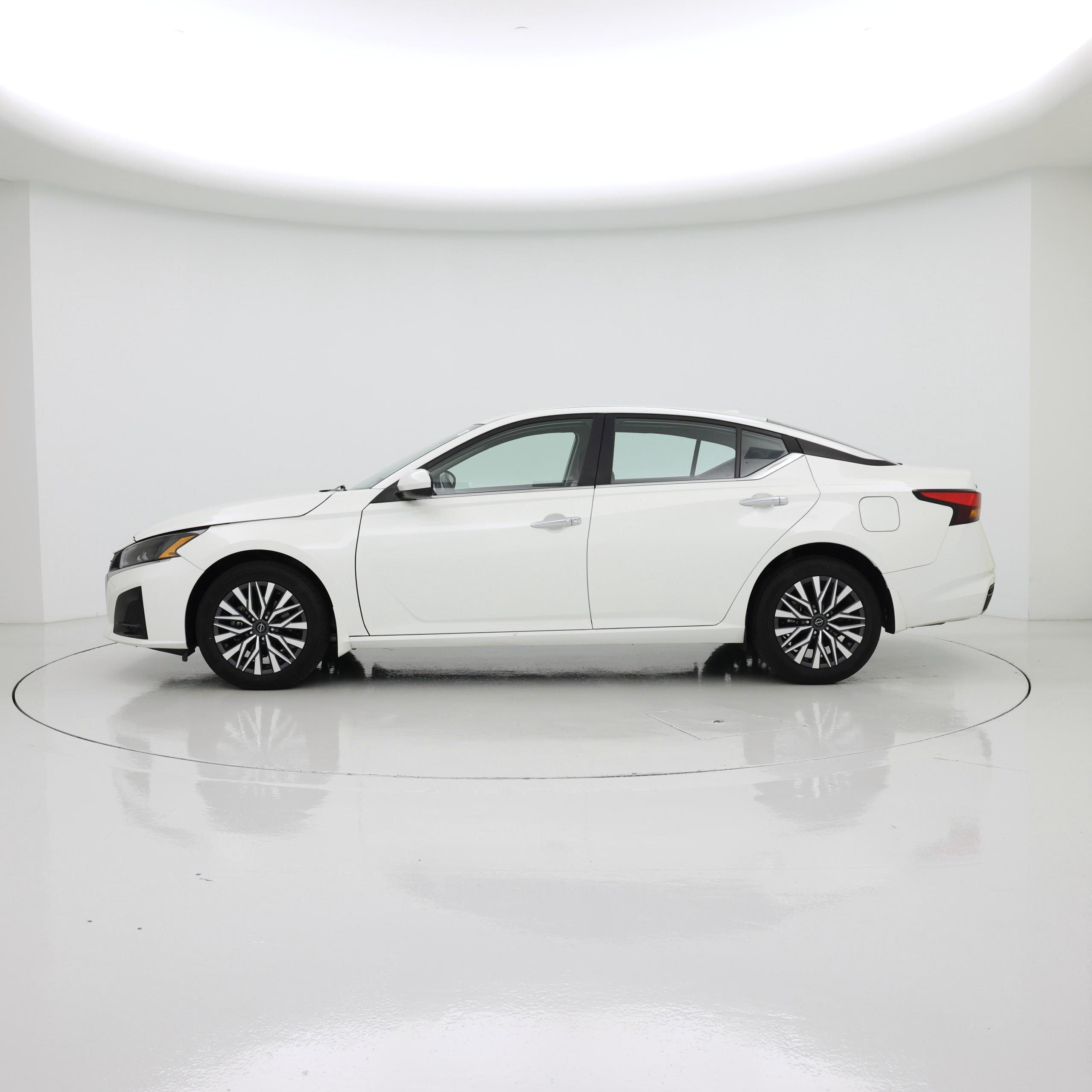 Thumbnail: 2023 Nissan Altima - 3