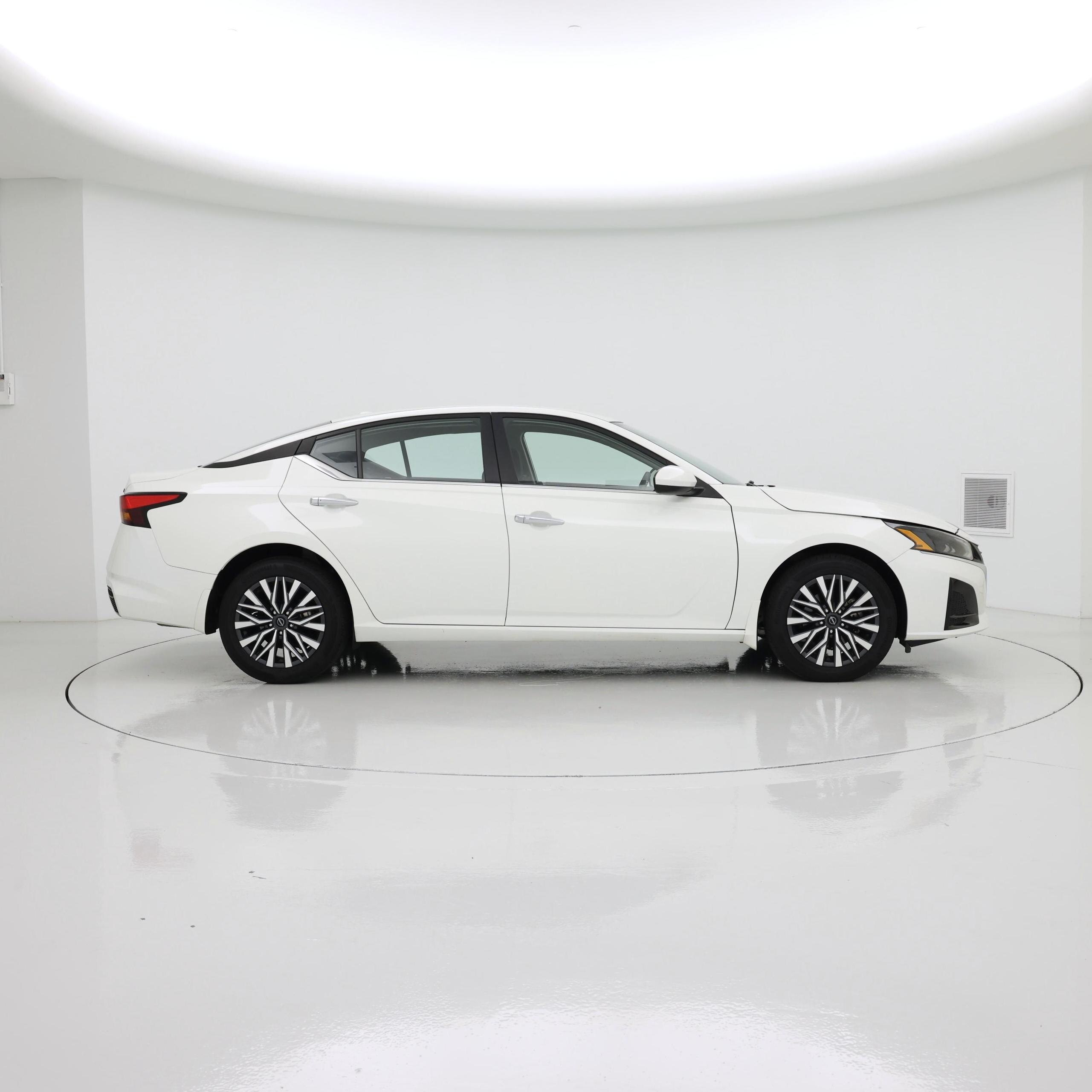 Thumbnail: 2023 Nissan Altima - 7