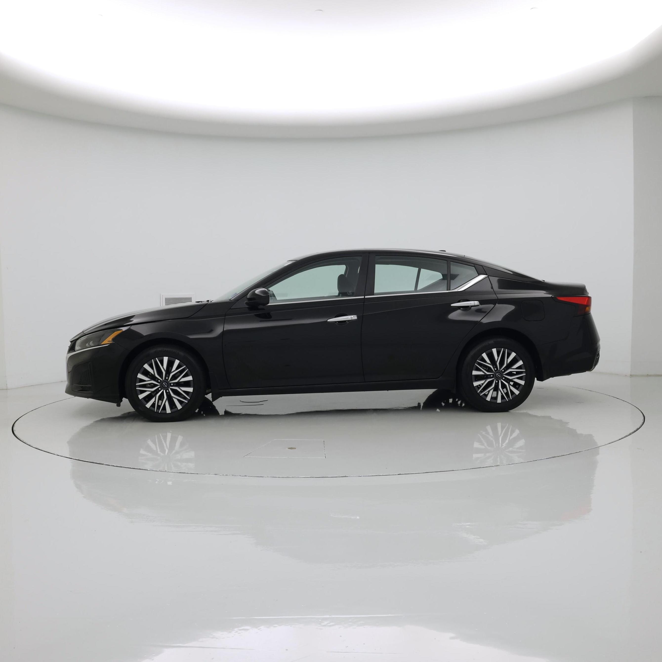 Thumbnail: 2023 Nissan Altima - 3