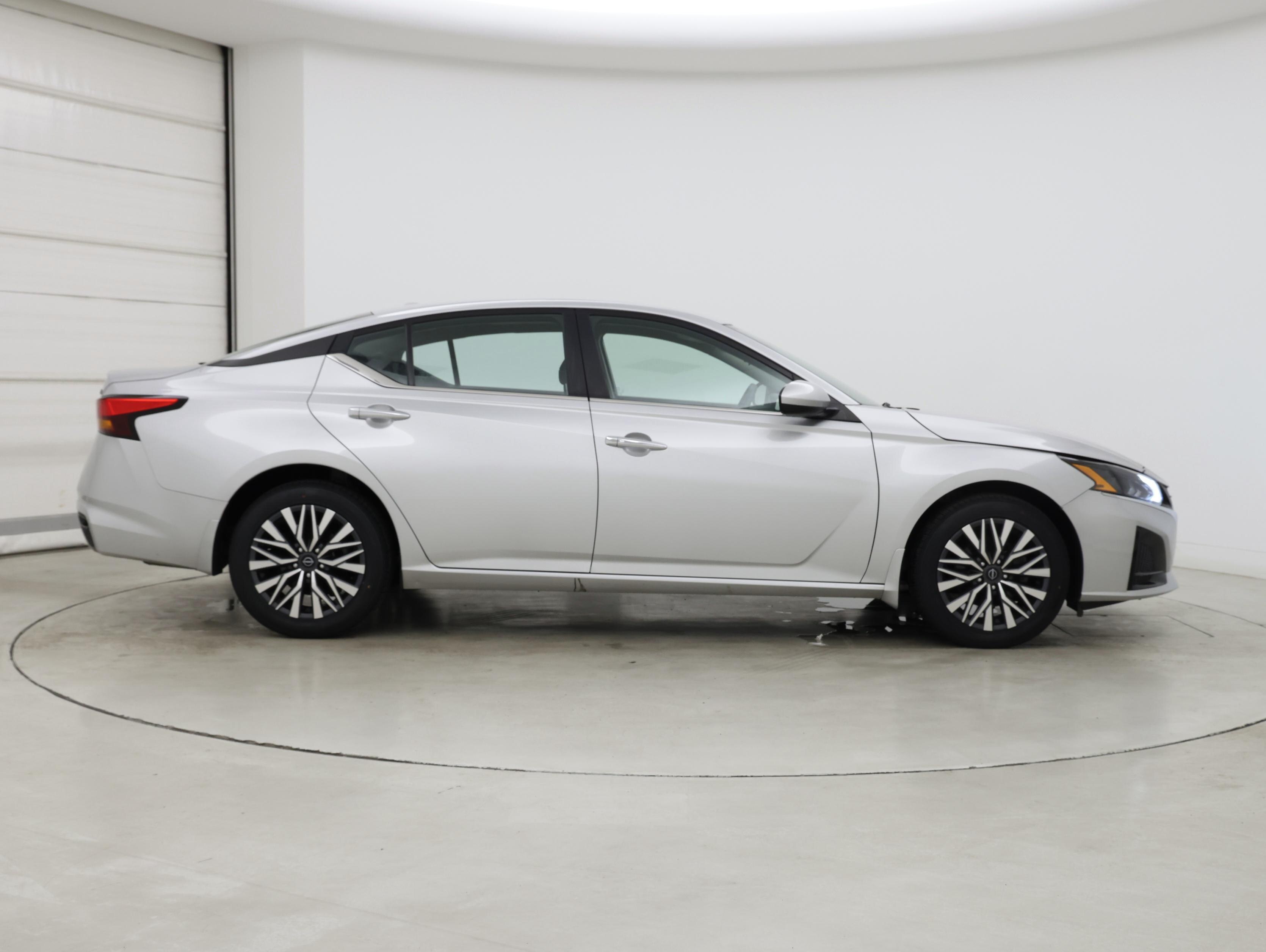 Thumbnail: 2023 Nissan Altima - 7